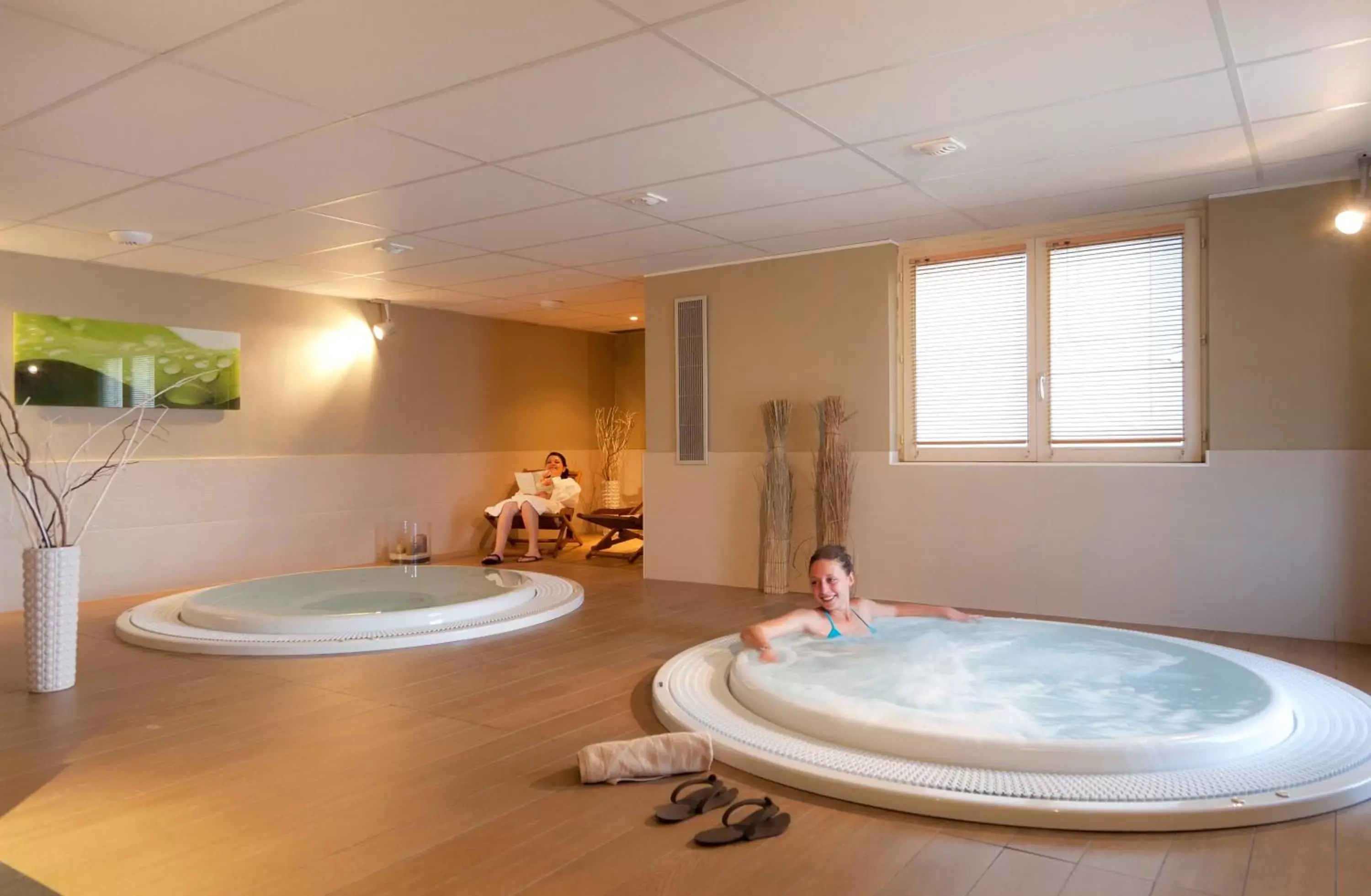 Hot Tub, Bathroom in SOWELL HOTELS Mont Blanc et SPA