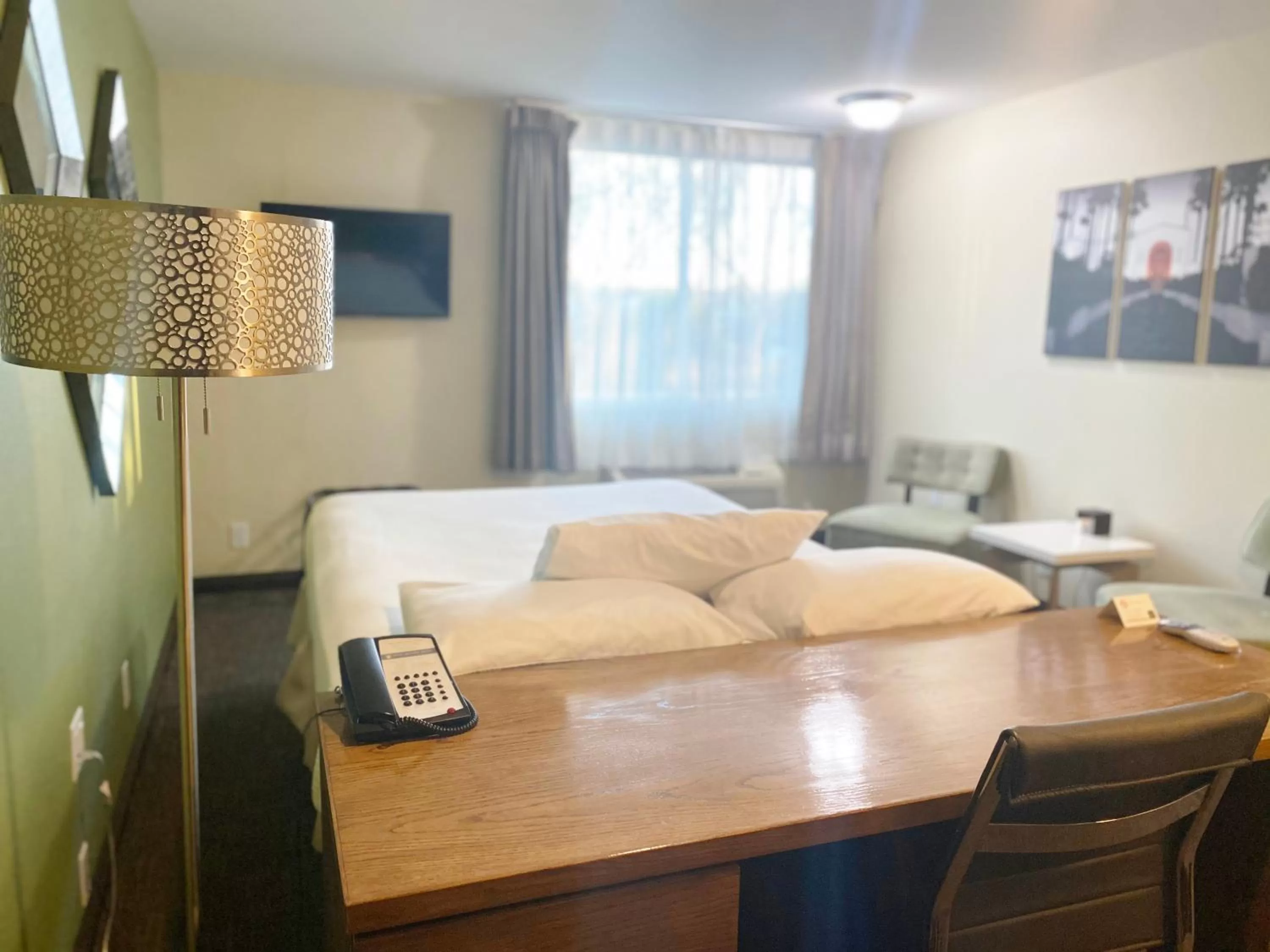 Bed in Redac Gateway Hotel Torrance