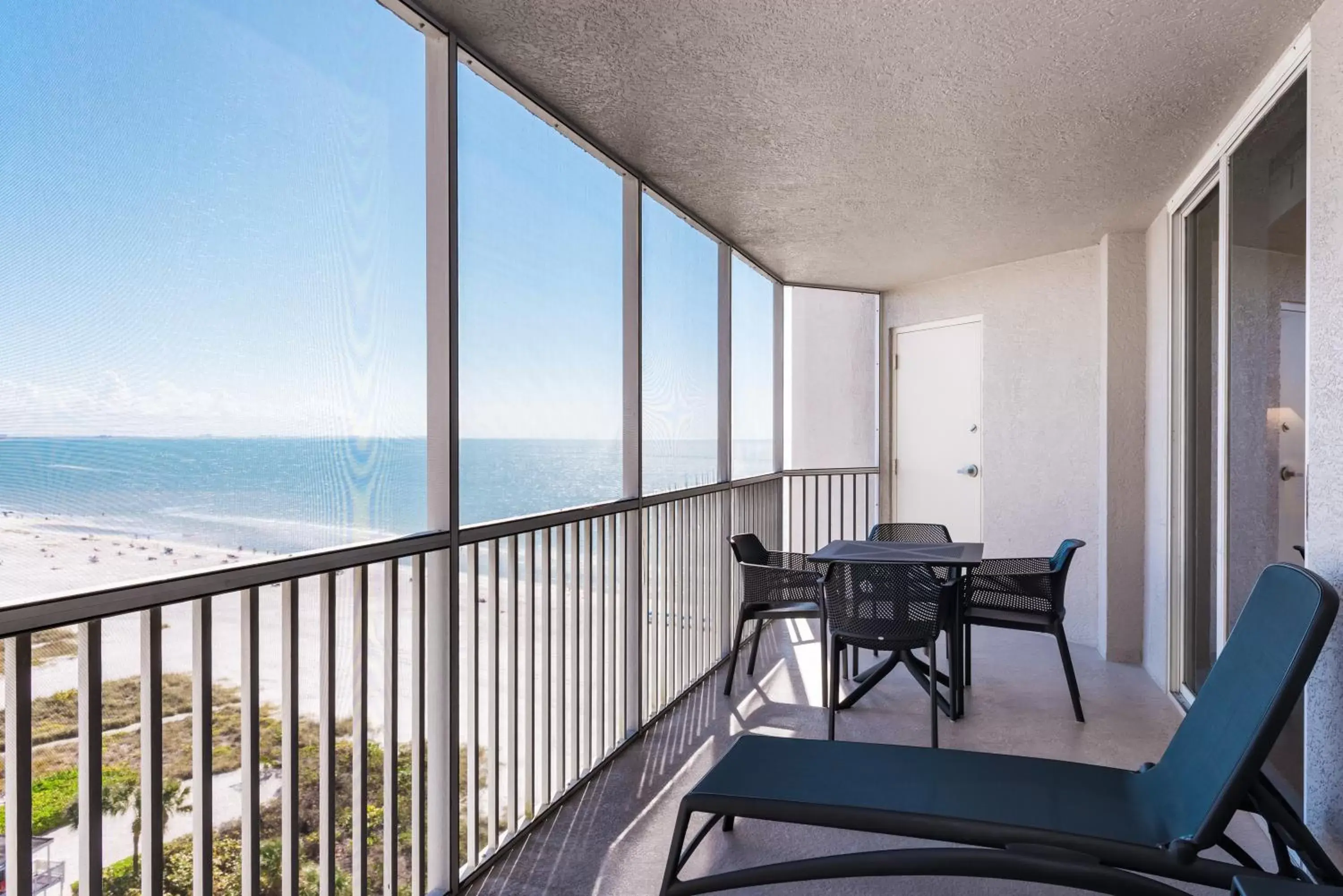 One-Bedroom Suite with Gulf View in Diamond Head Beach Resort