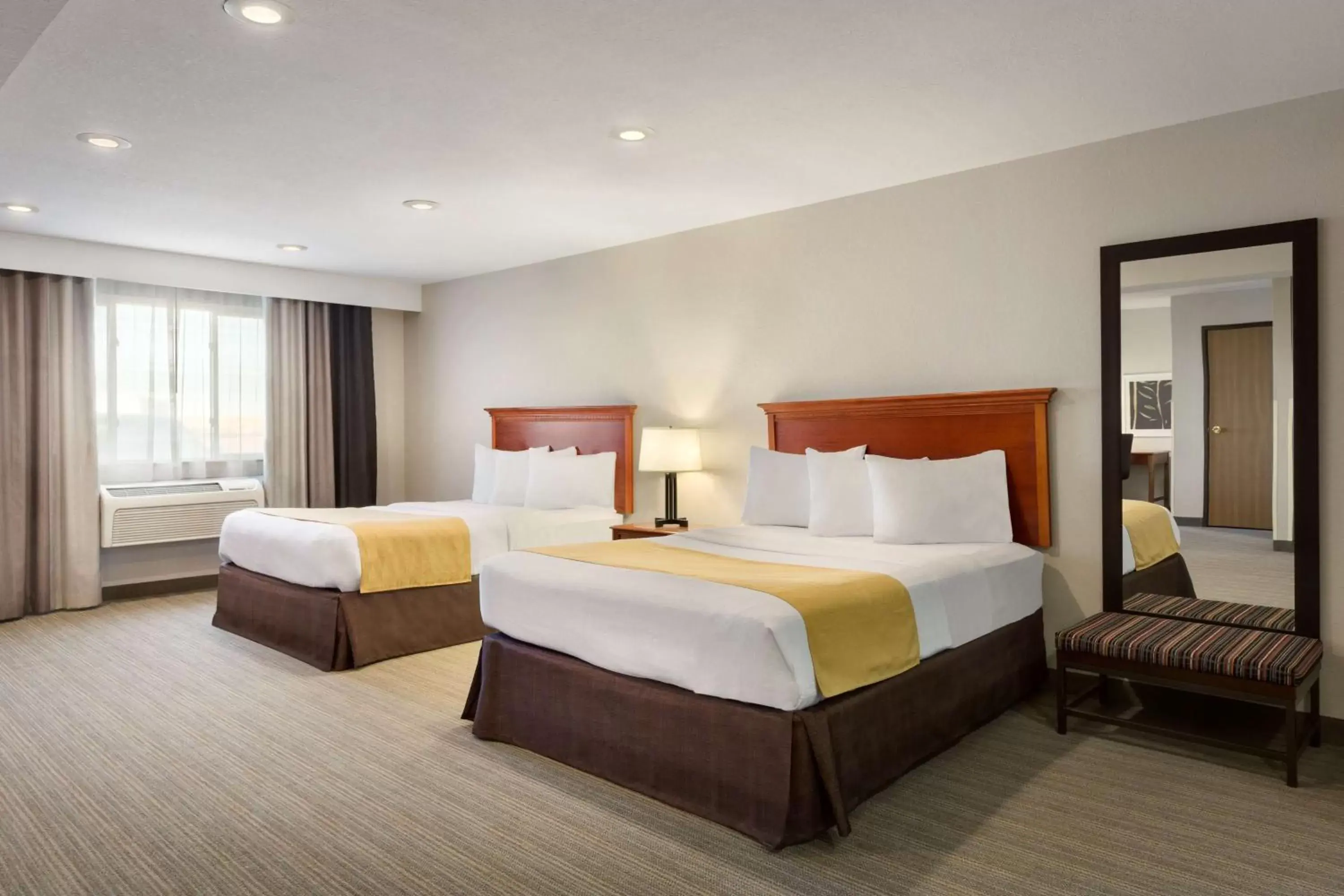 Photo of the whole room, Bed in Country Inn & Suites by Radisson, Sidney, NE