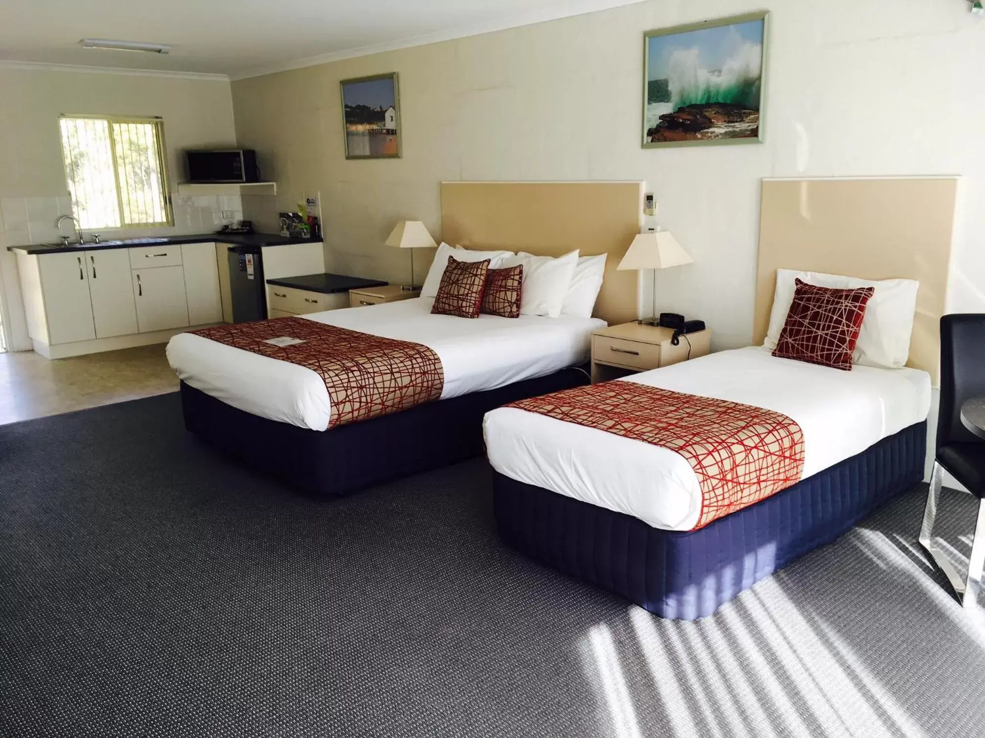 Bed in Fairway Motor Inn