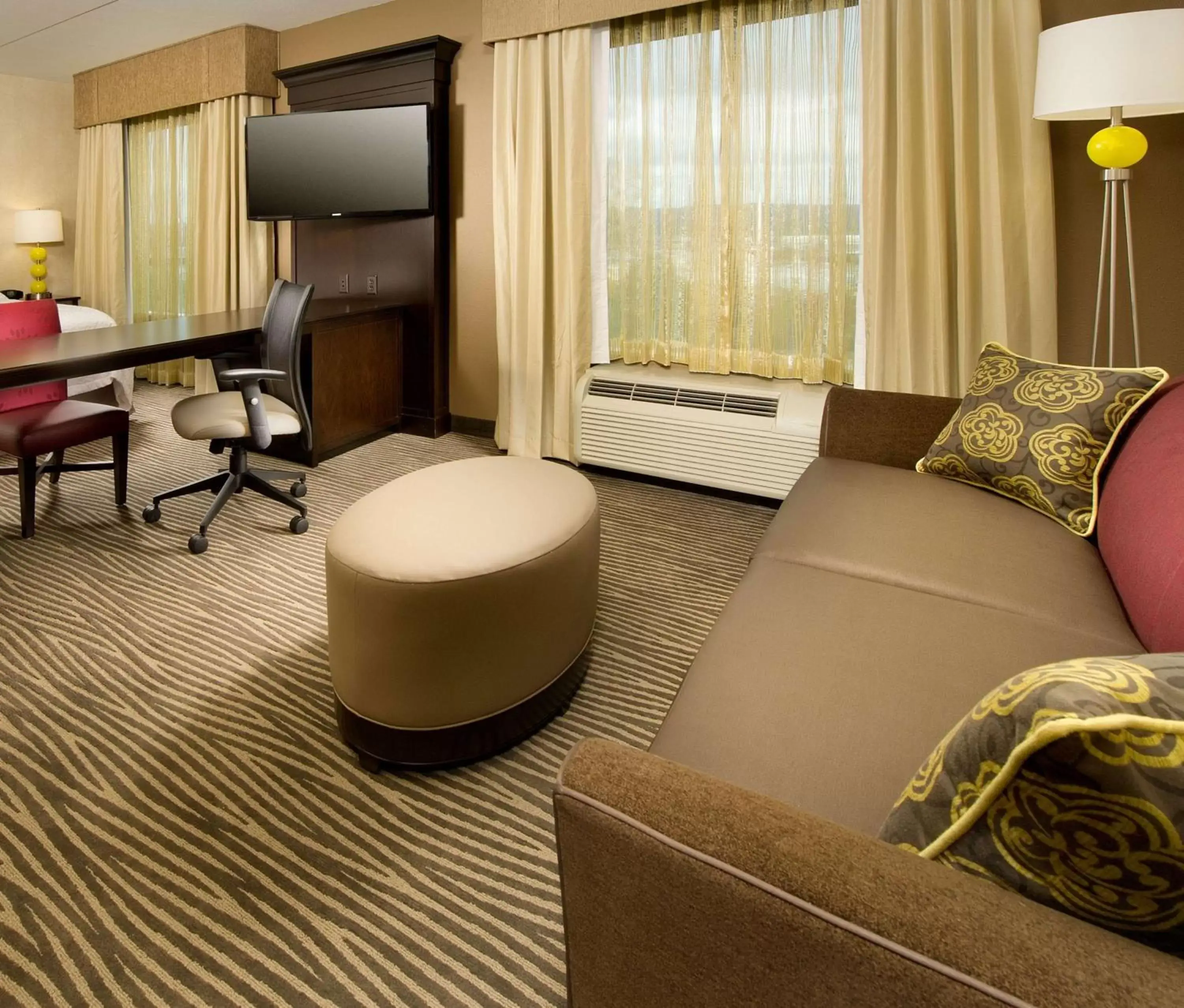 Bedroom, Seating Area in Hampton Inn & Suites Chattanooga/Hamilton Place