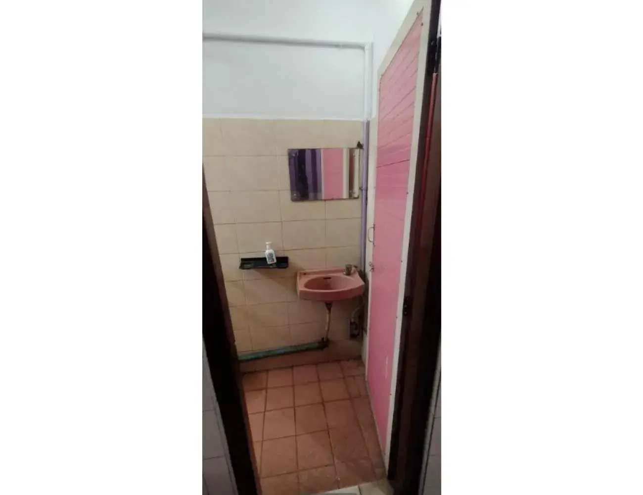 Bathroom in Goroomgo Central Guest House Agartala