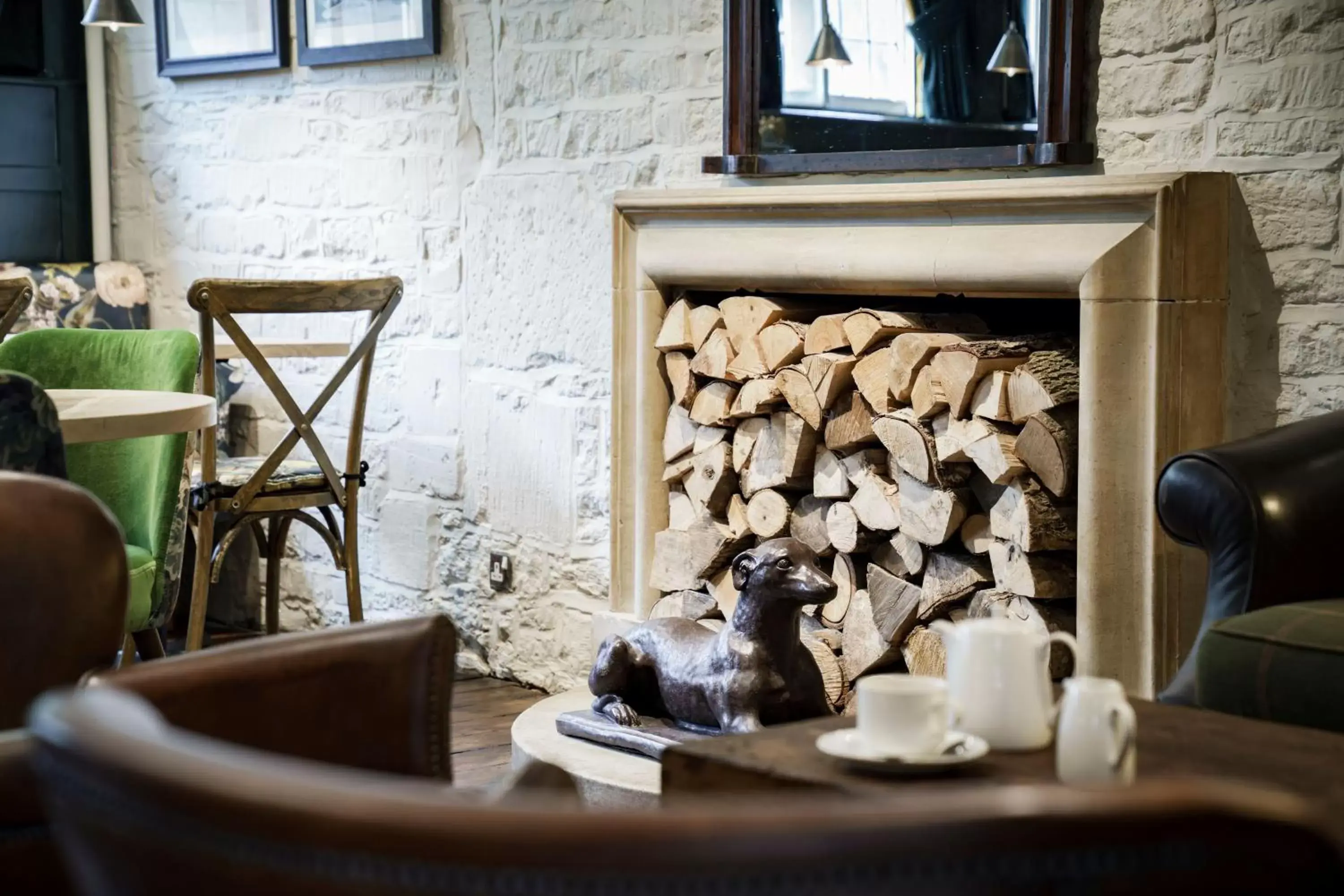 Lounge or bar in The Bear Of Rodborough Hotel