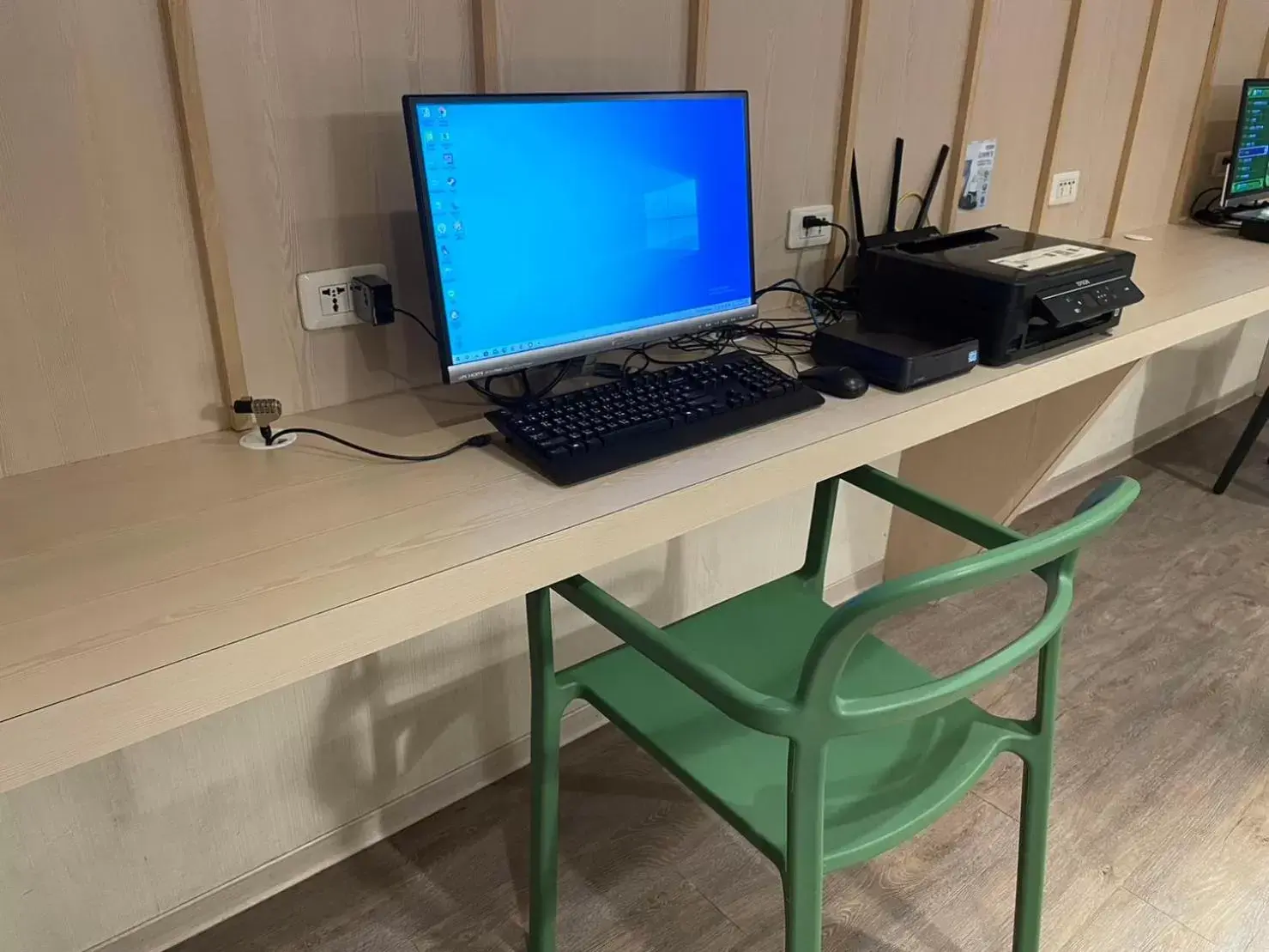 Business facilities in Yomi Hotel - ShuangLian MRT