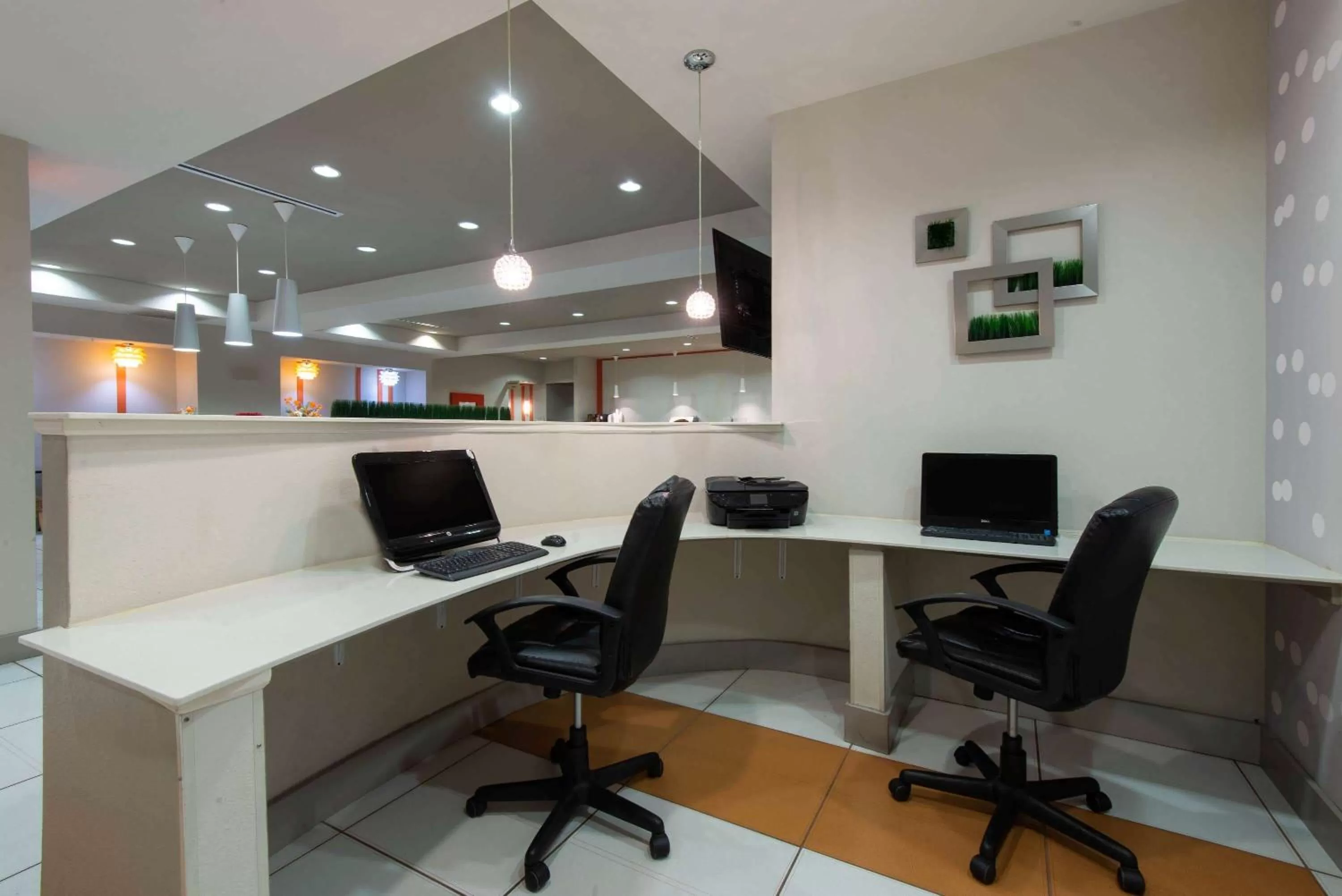 Business facilities in La Quinta by Wyndham Harrisburg-Hershey