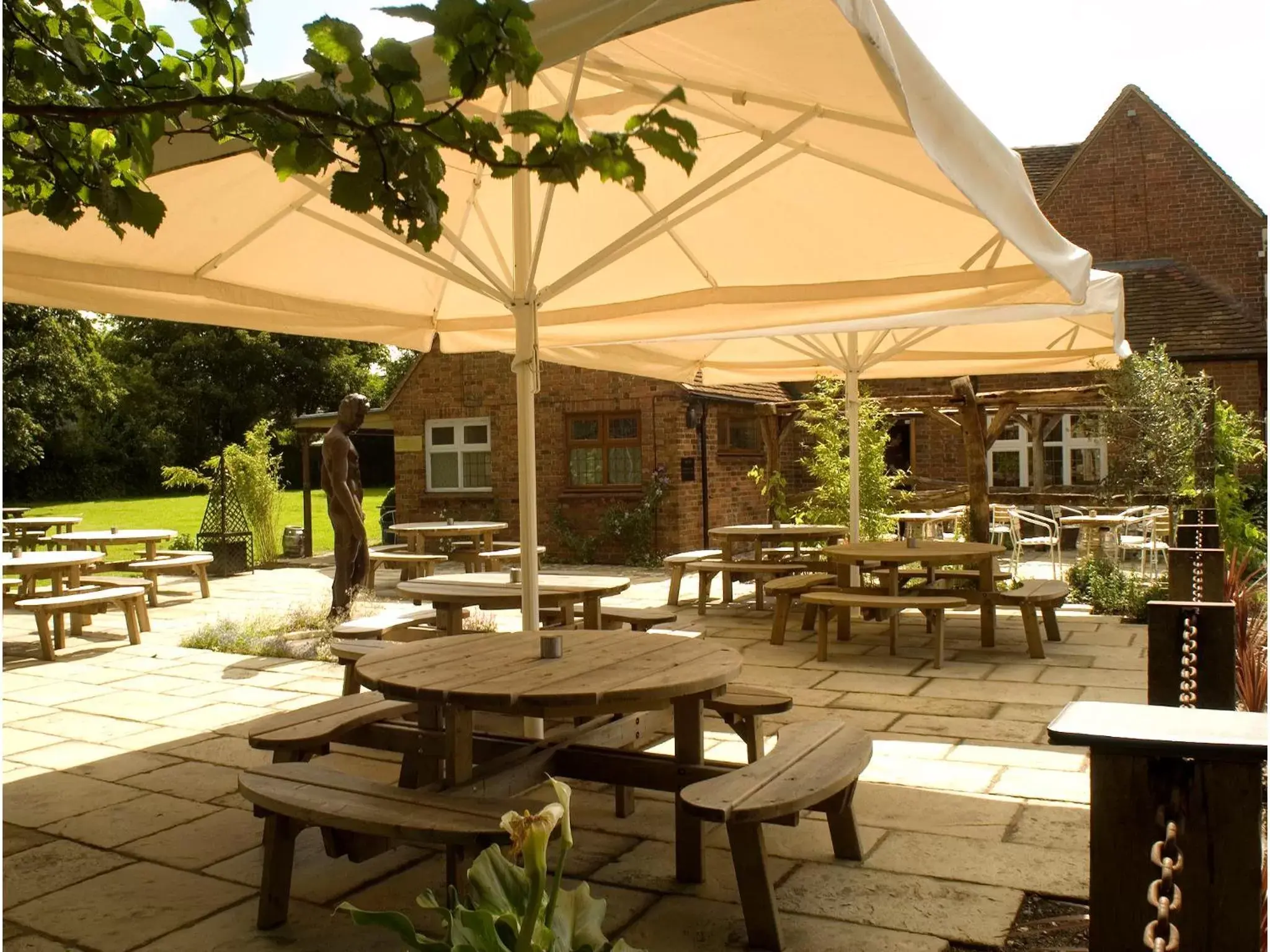 Garden, Restaurant/Places to Eat in The Broad Leys