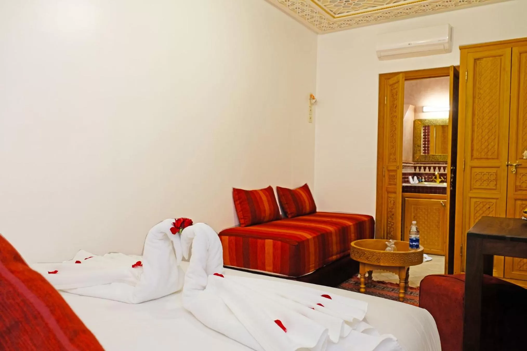 Photo of the whole room, Bed in Riad ZANOUBA