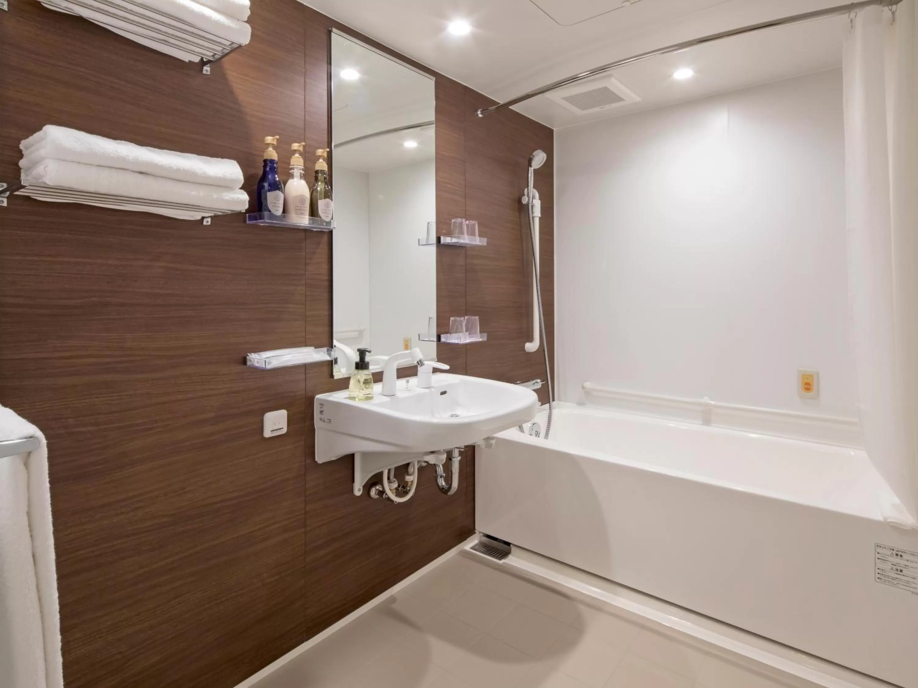 Photo of the whole room in HOTEL MYSTAYS Midosuji Honmachi