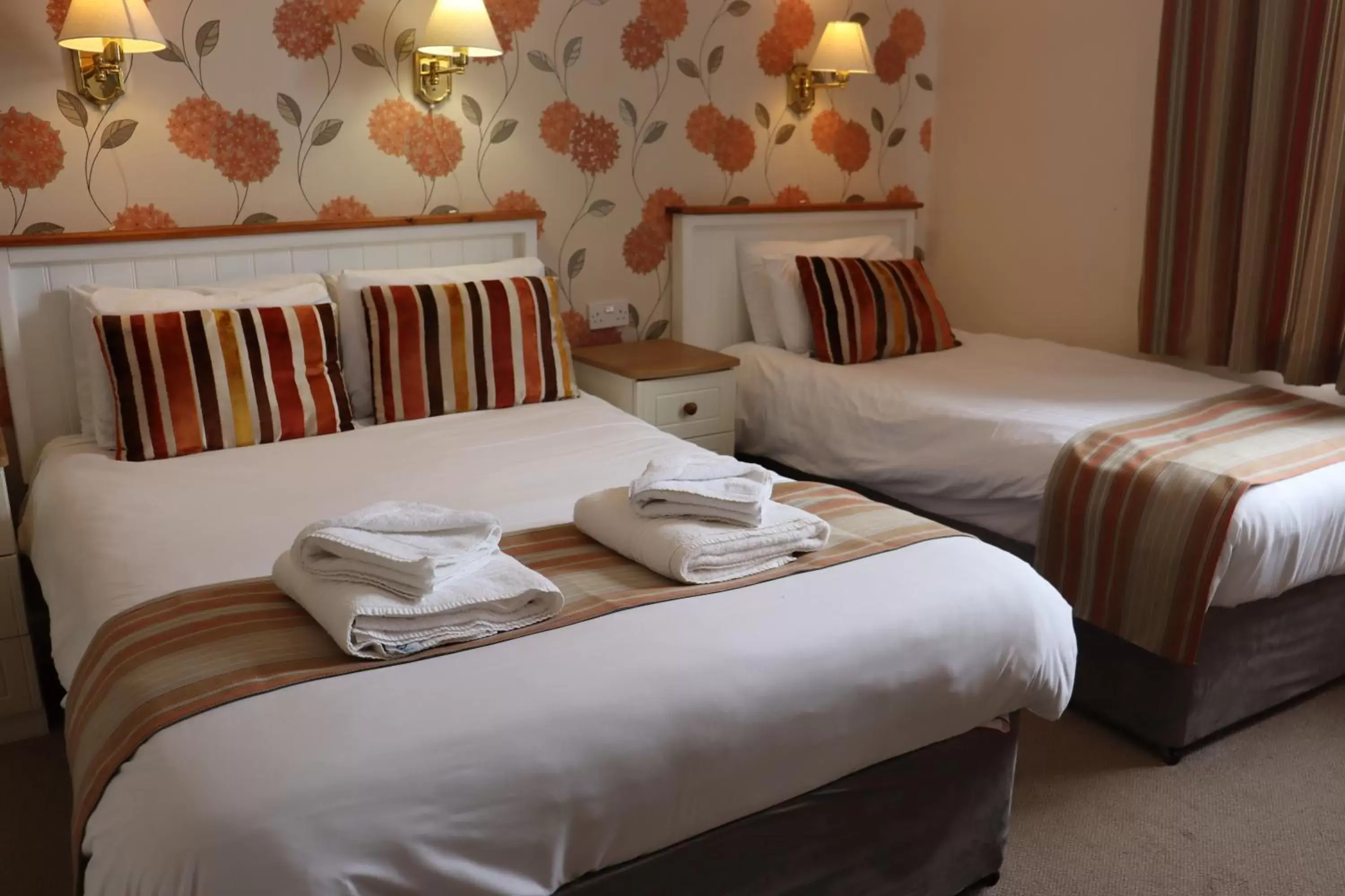Bed in Lion Hotel & Studio Apartments