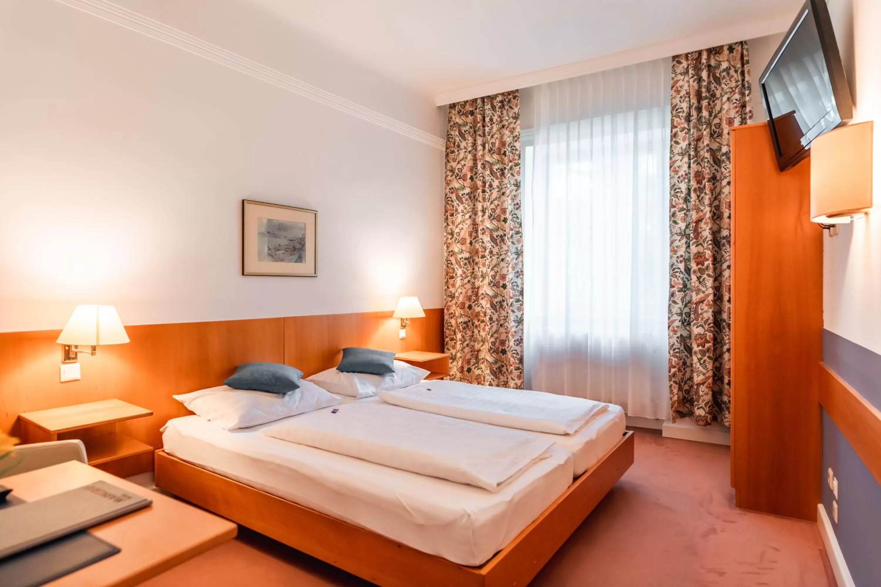 Photo of the whole room, Bed in Hotel Markgraf