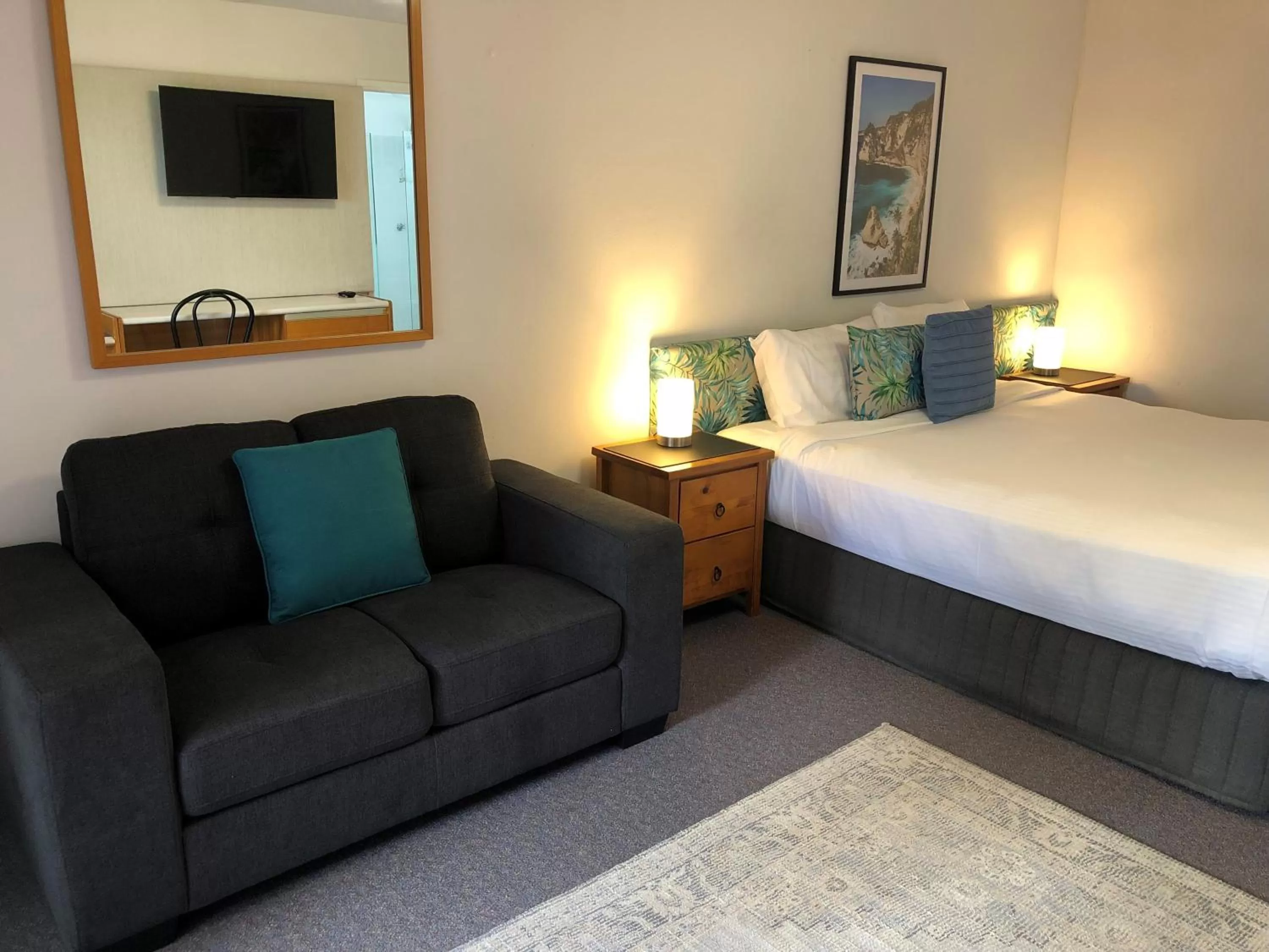 Bed in Avaleen Lodge Motor Inn