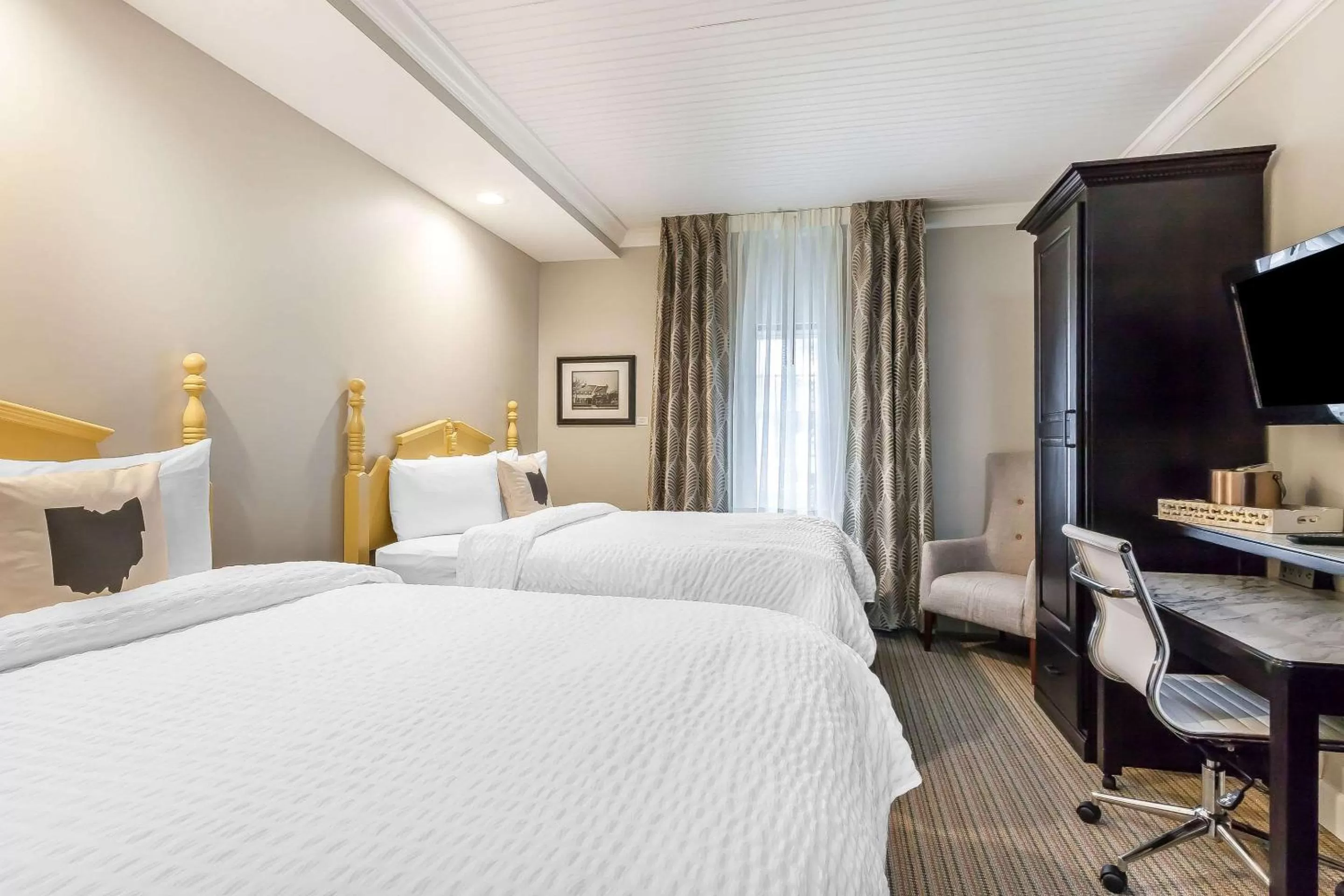 Photo of the whole room, Bed in The Aurora Inn Hotel and Event Center