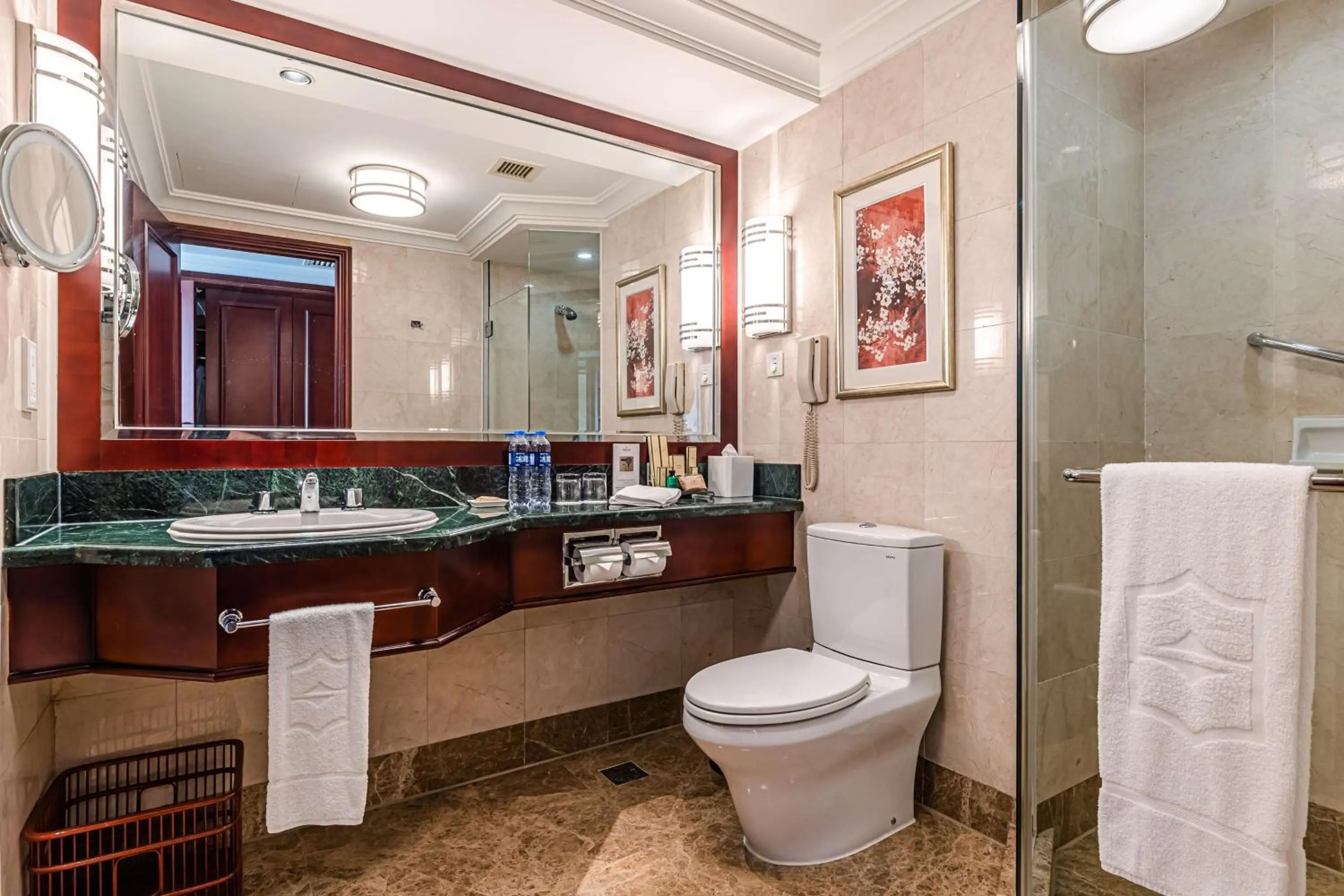 Bathroom in Shangri-La Hotel, Wuhan