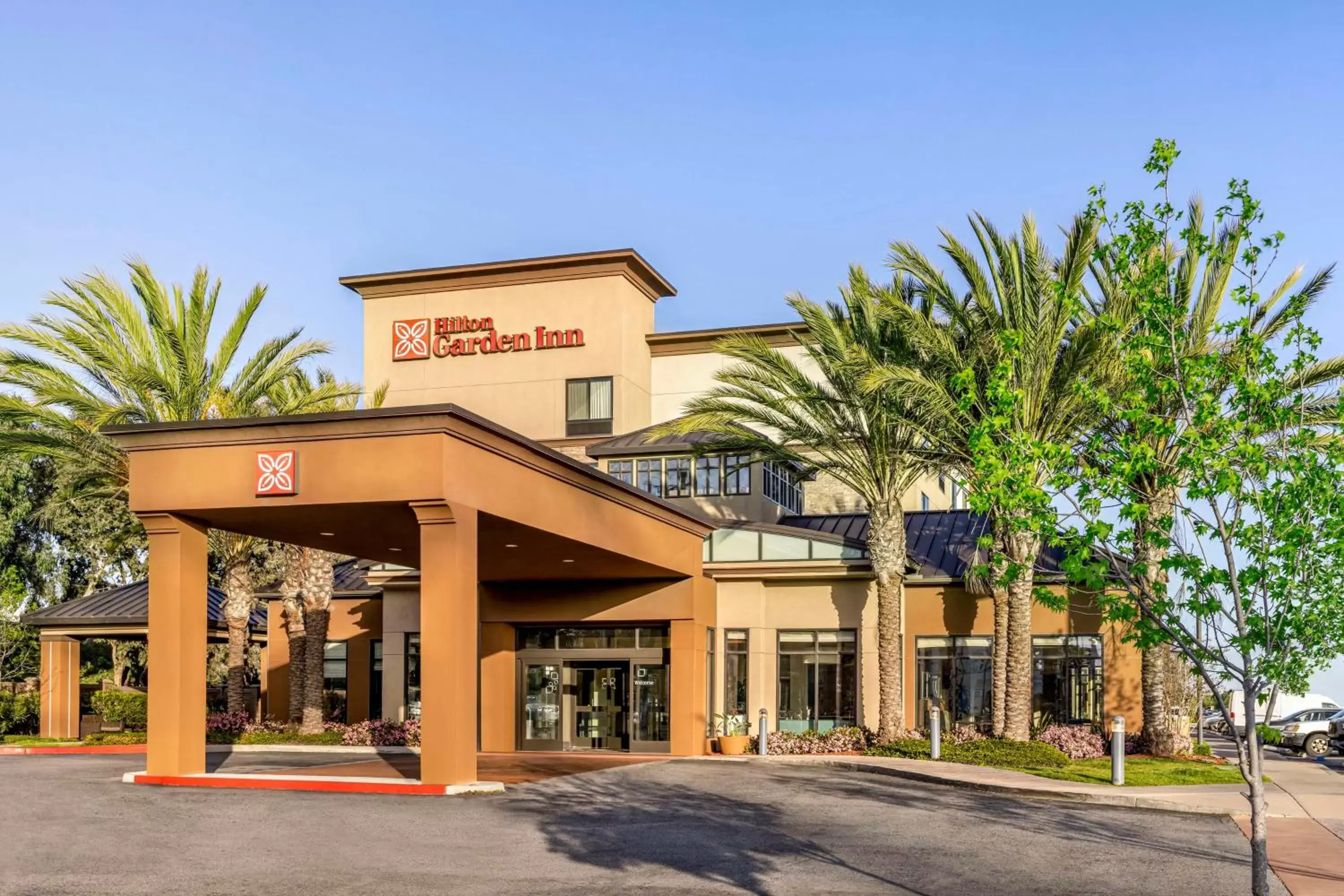 Property building in Hilton Garden Inn Los Angeles/Redondo Beach Property building in Hilton Garden Inn Los Angeles/Redondo Beach