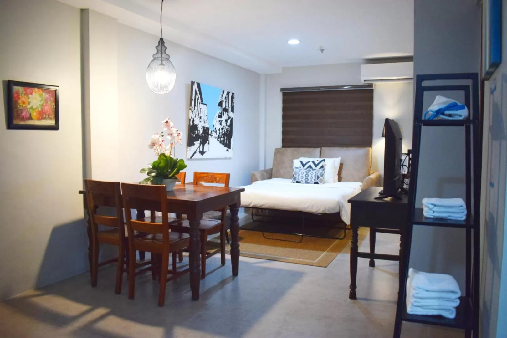 Bed in Paradores de Vigan