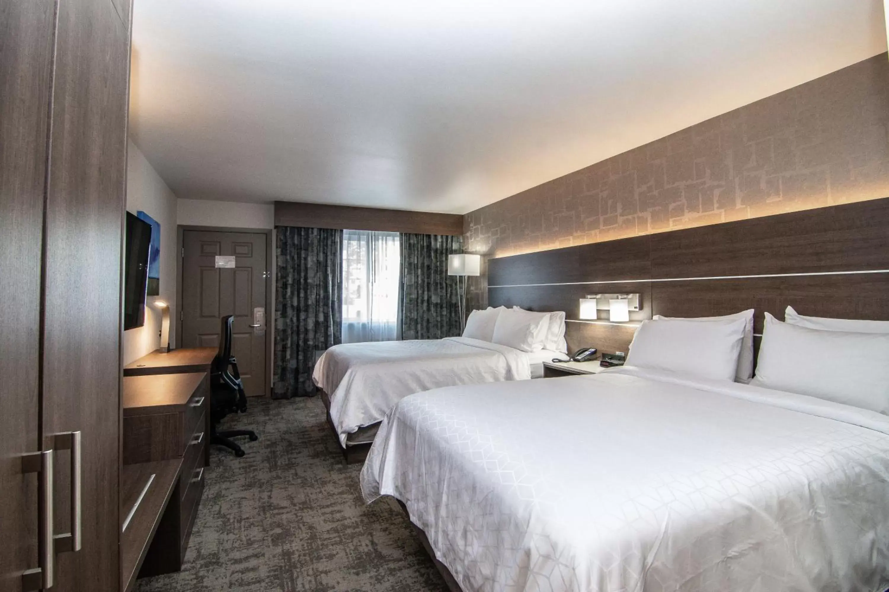 Photo of the whole room, Bed in Holiday Inn Express Spokane-Downtown