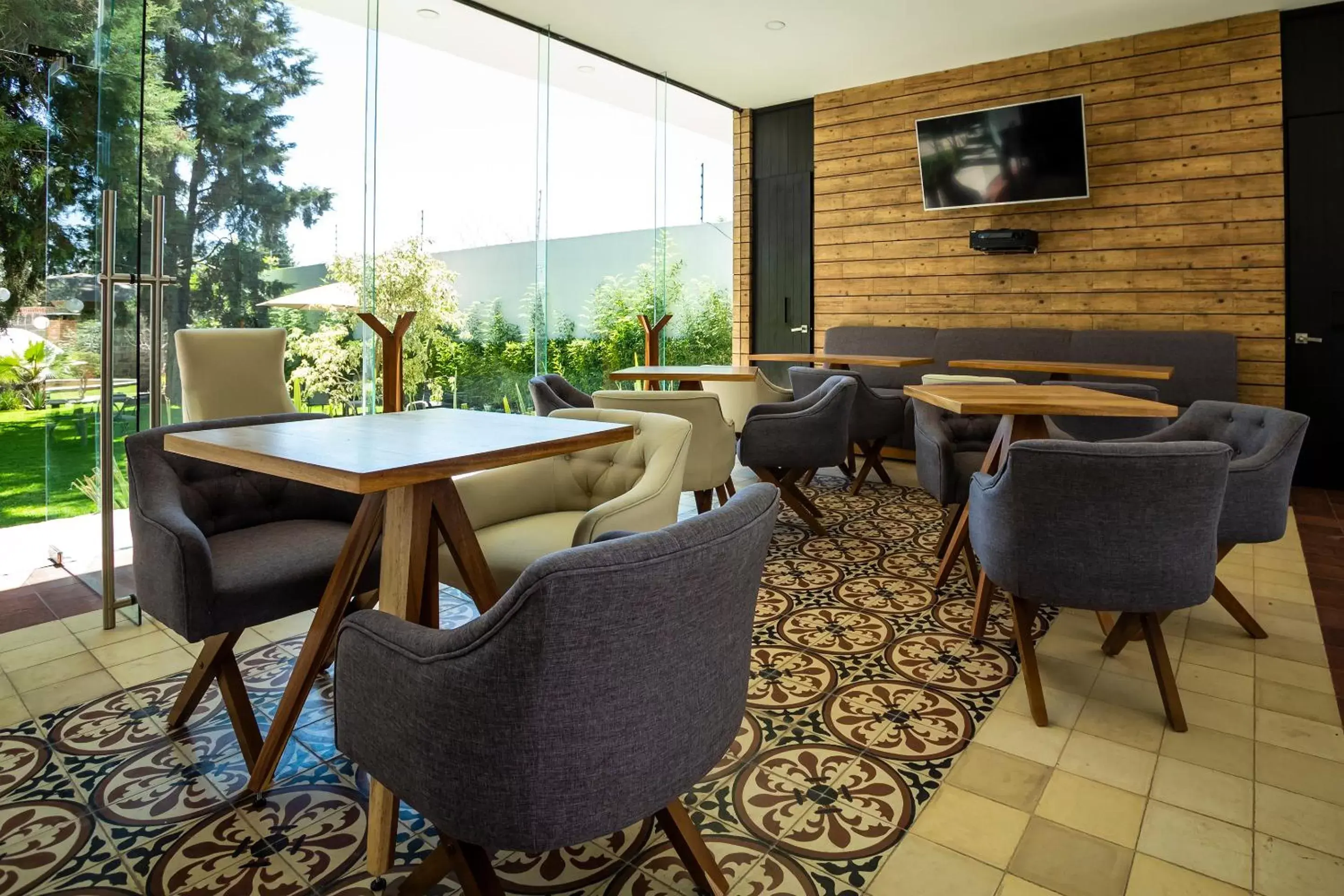 Seating area in Hotel Boutique Camino Del Bosque by Rotamundos