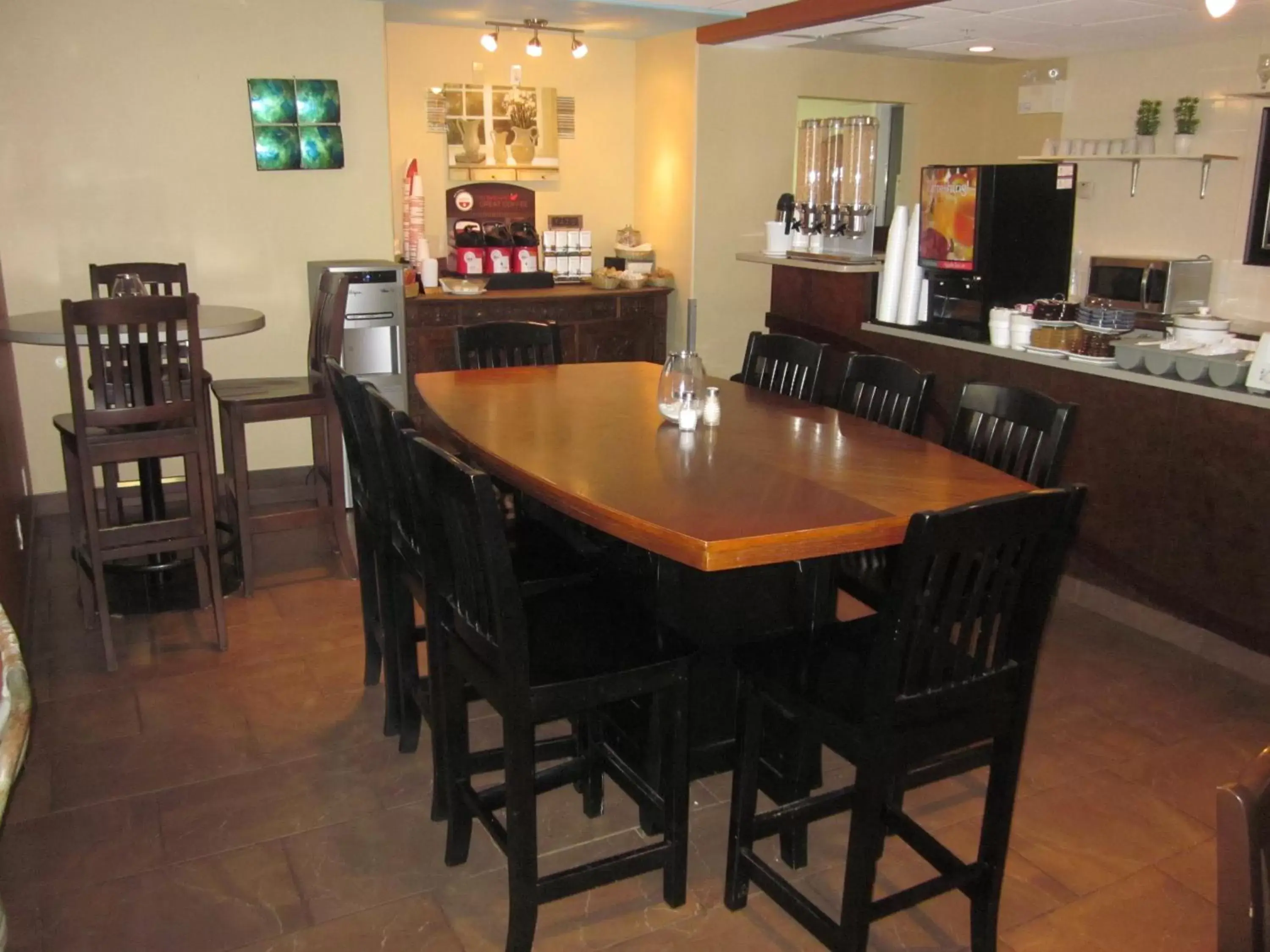 Continental breakfast, Restaurant/Places to Eat in Franklin Suite Hotel