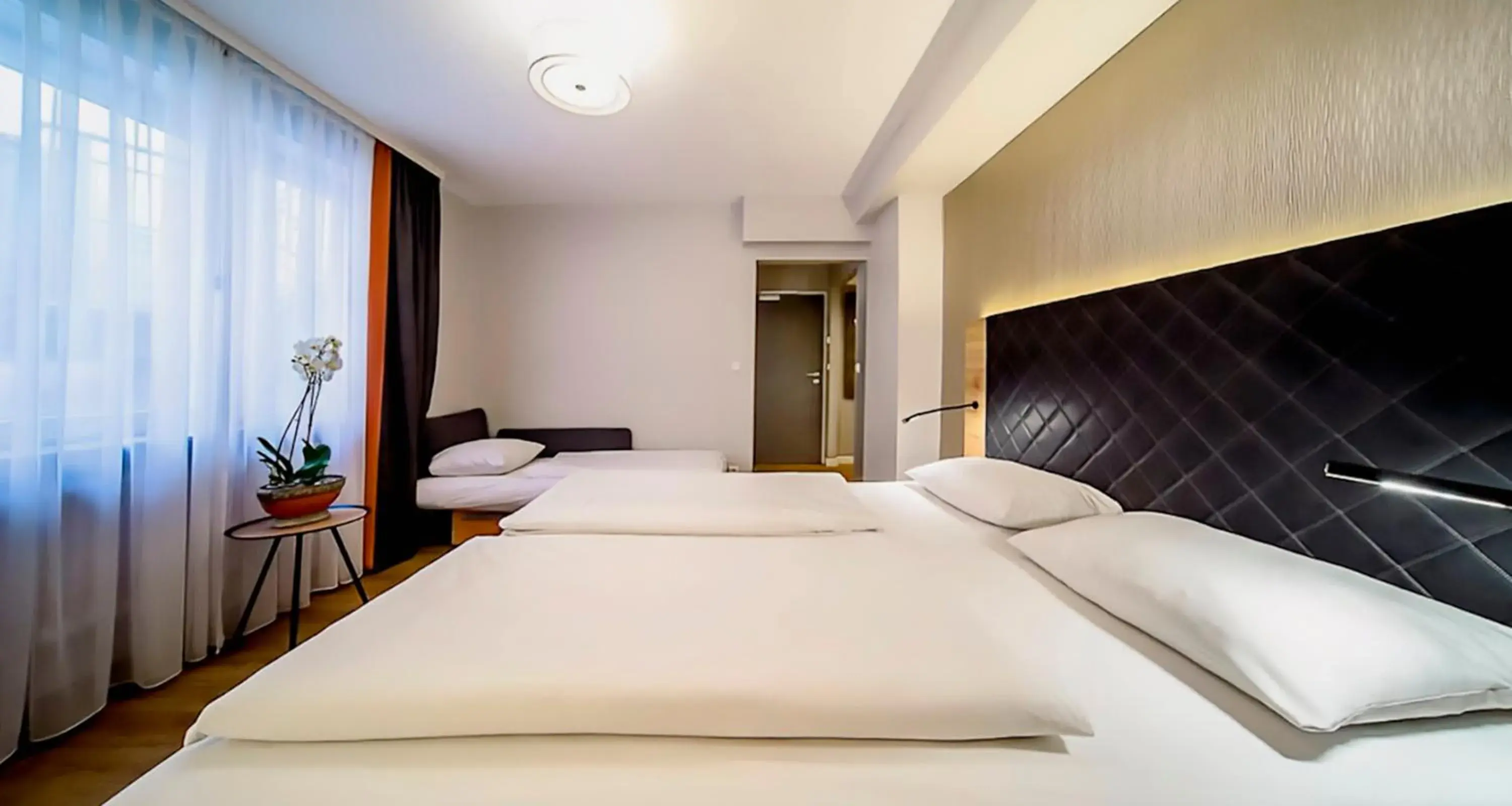 Photo of the whole room, Bed in Novum Hotel Rieker Stuttgart Hauptbahnhof   