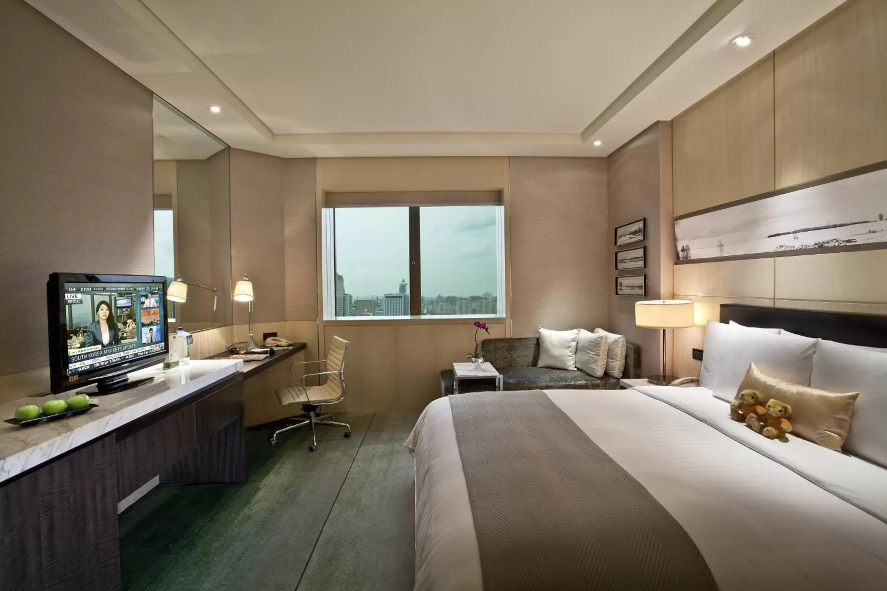 Photo of the whole room in Courtyard By Marriott Shanghai Pudong