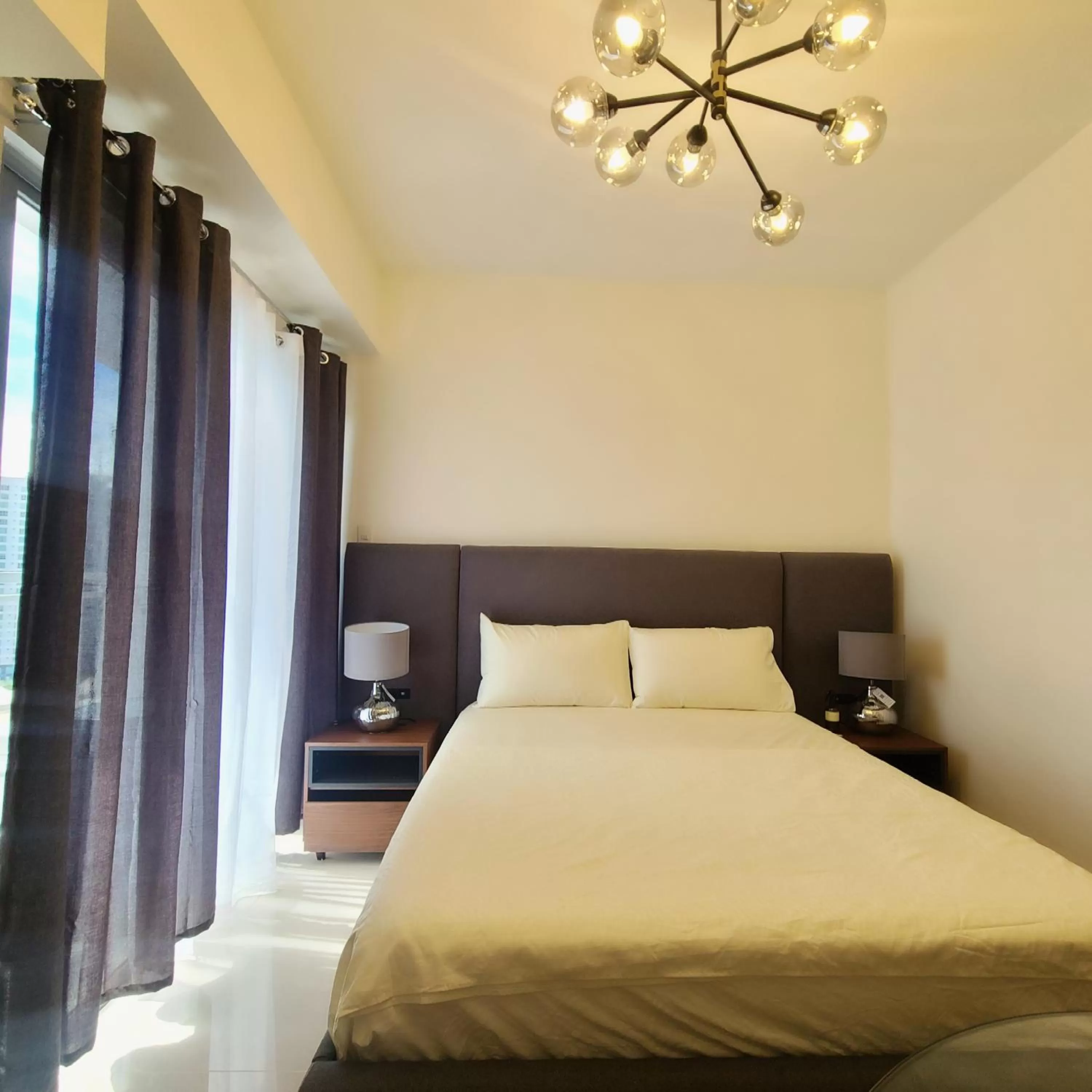 Bed in INSPIRIA Condo Free Airport Pickup for 3 nights stay or more