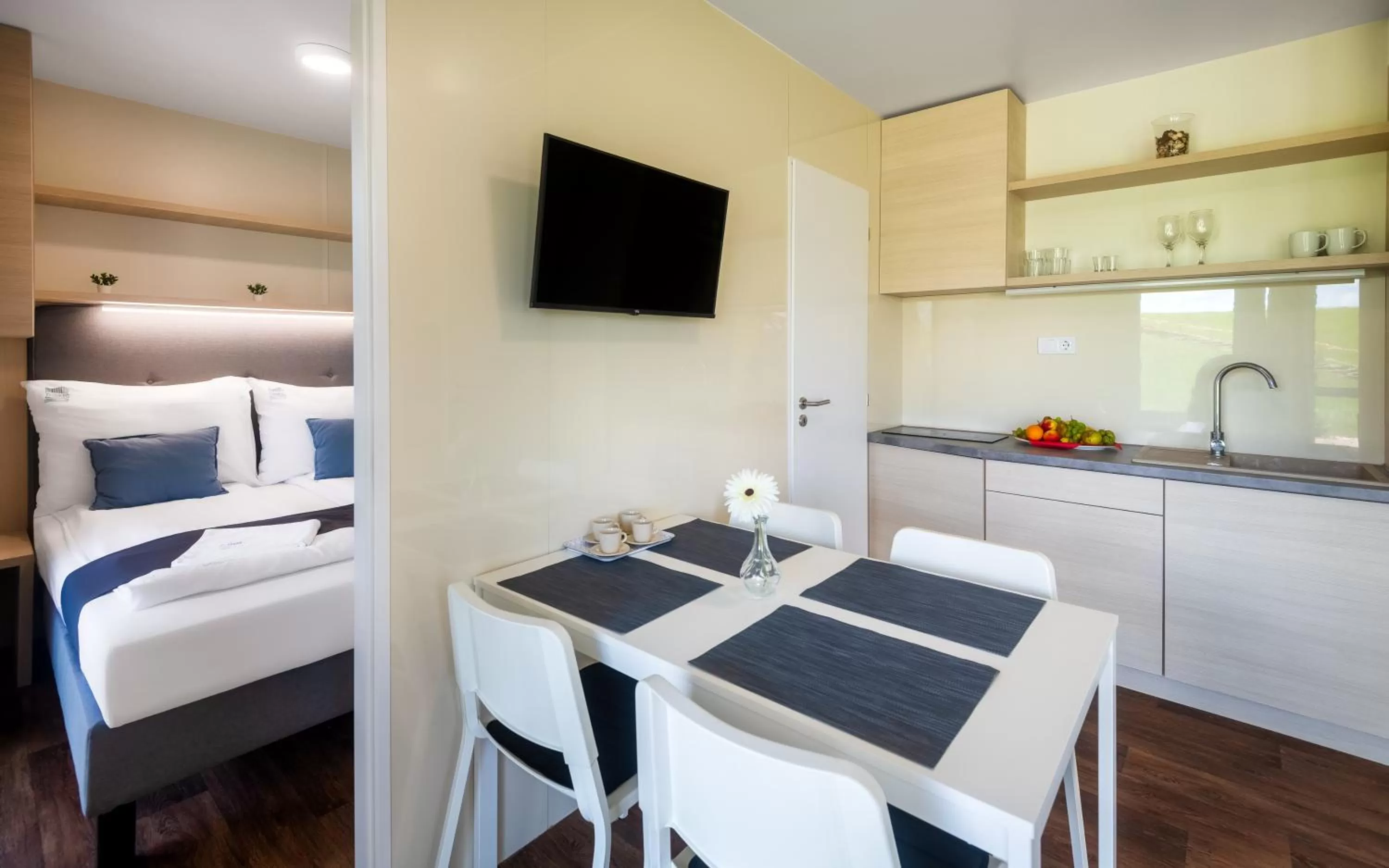 Living room, Bed in Tisza-tó Apartmanpark