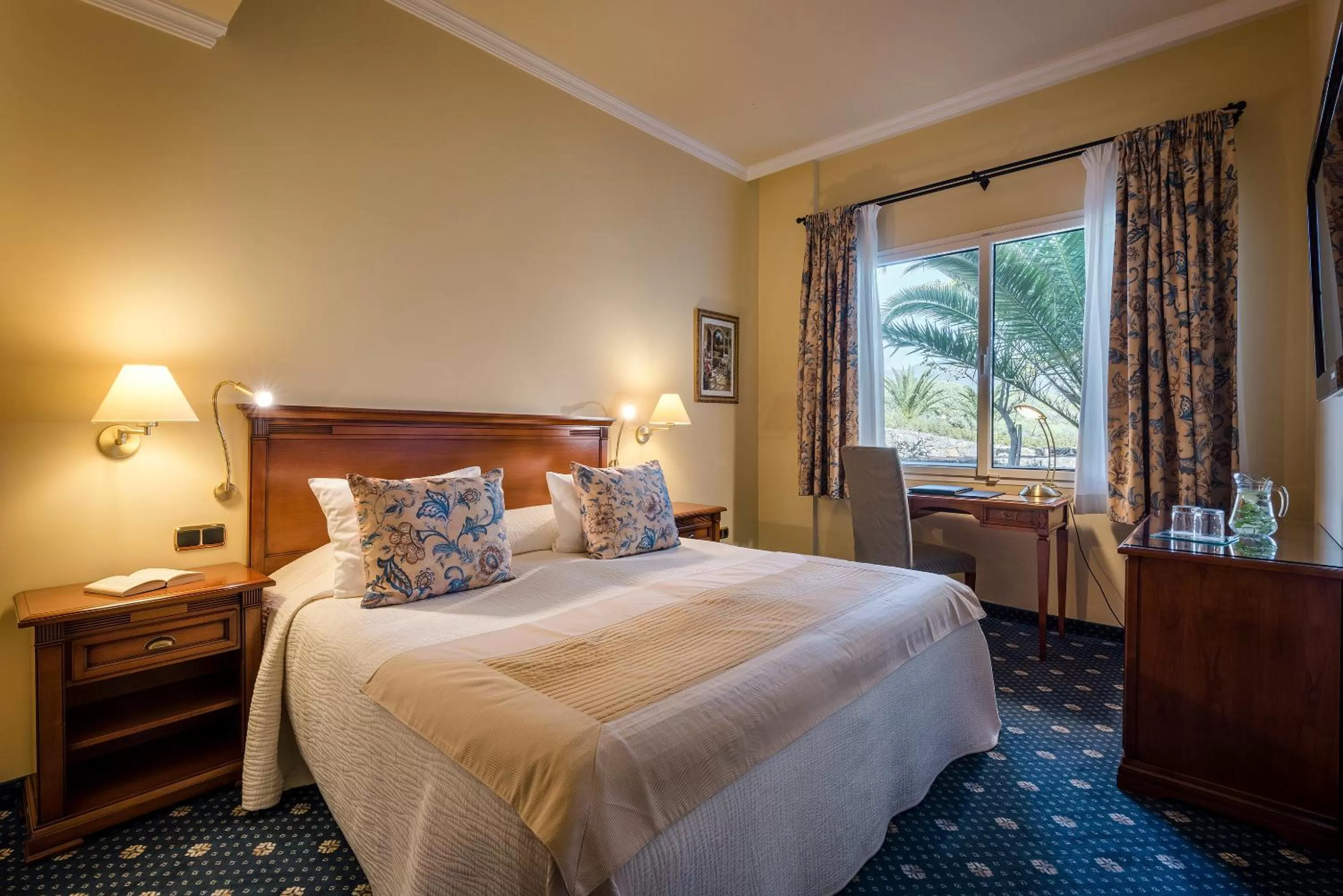 Photo of the whole room, Bed in Casa León Royal Retreat