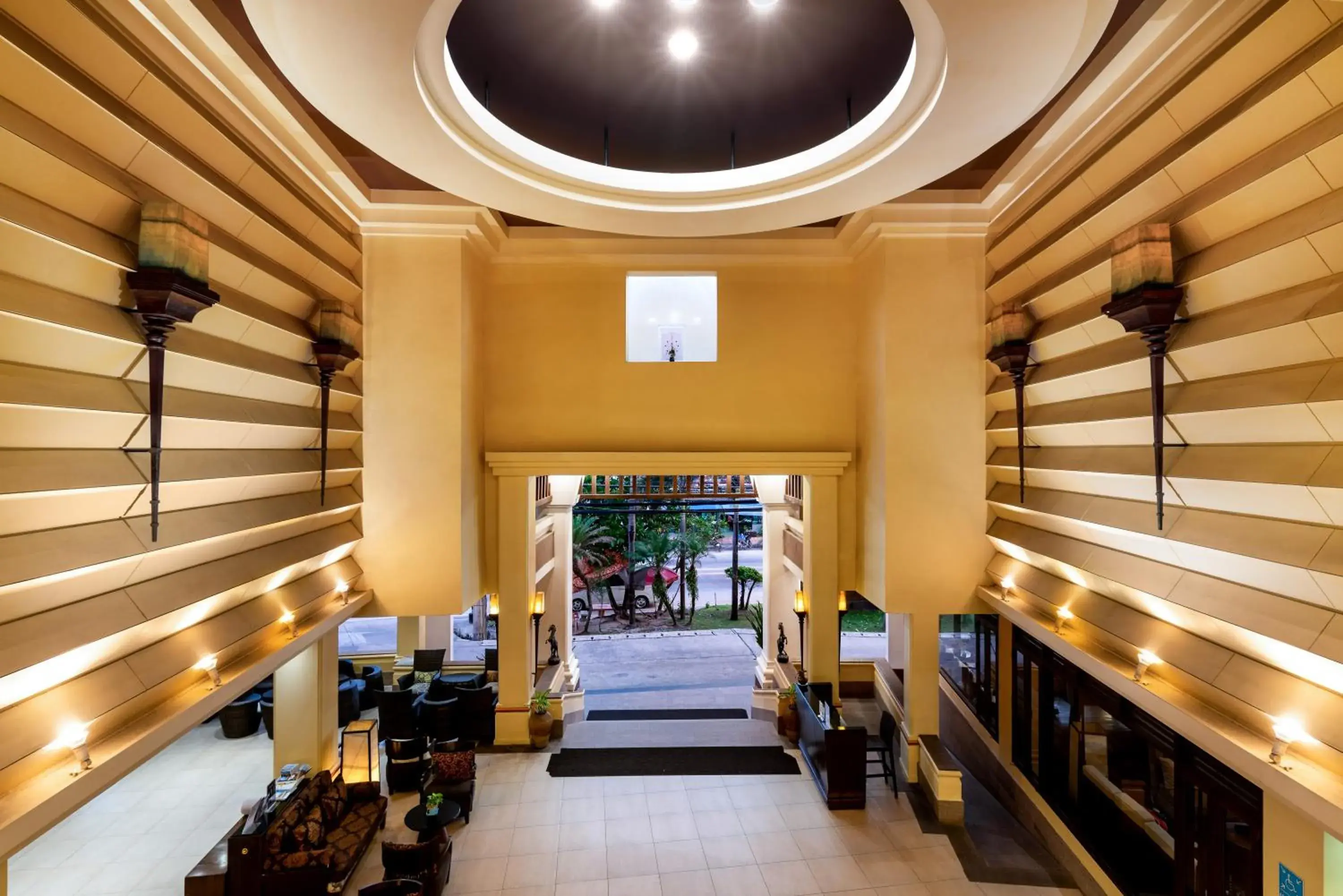 Lobby or reception, Bed in Patong Paragon Resort & Spa SHA Extra Plus Lobby or reception, Bed in Patong Paragon Resort & Spa SHA Extra Plus