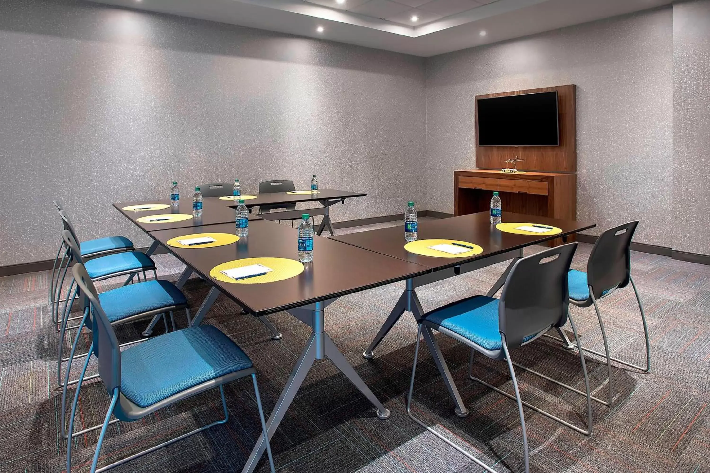 Meeting/conference room in Aloft Buffalo Airport