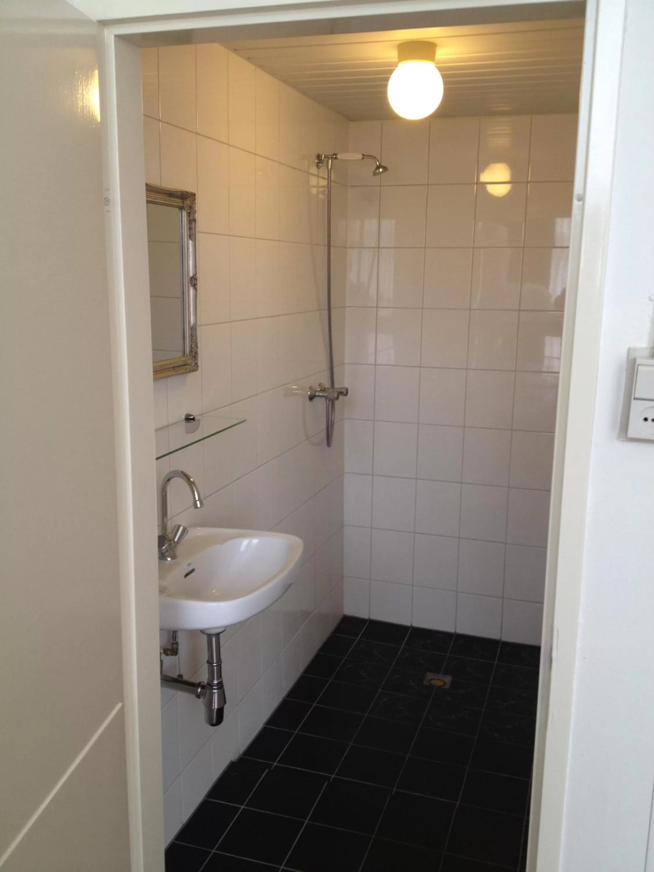 Shower in Hotel Hortus