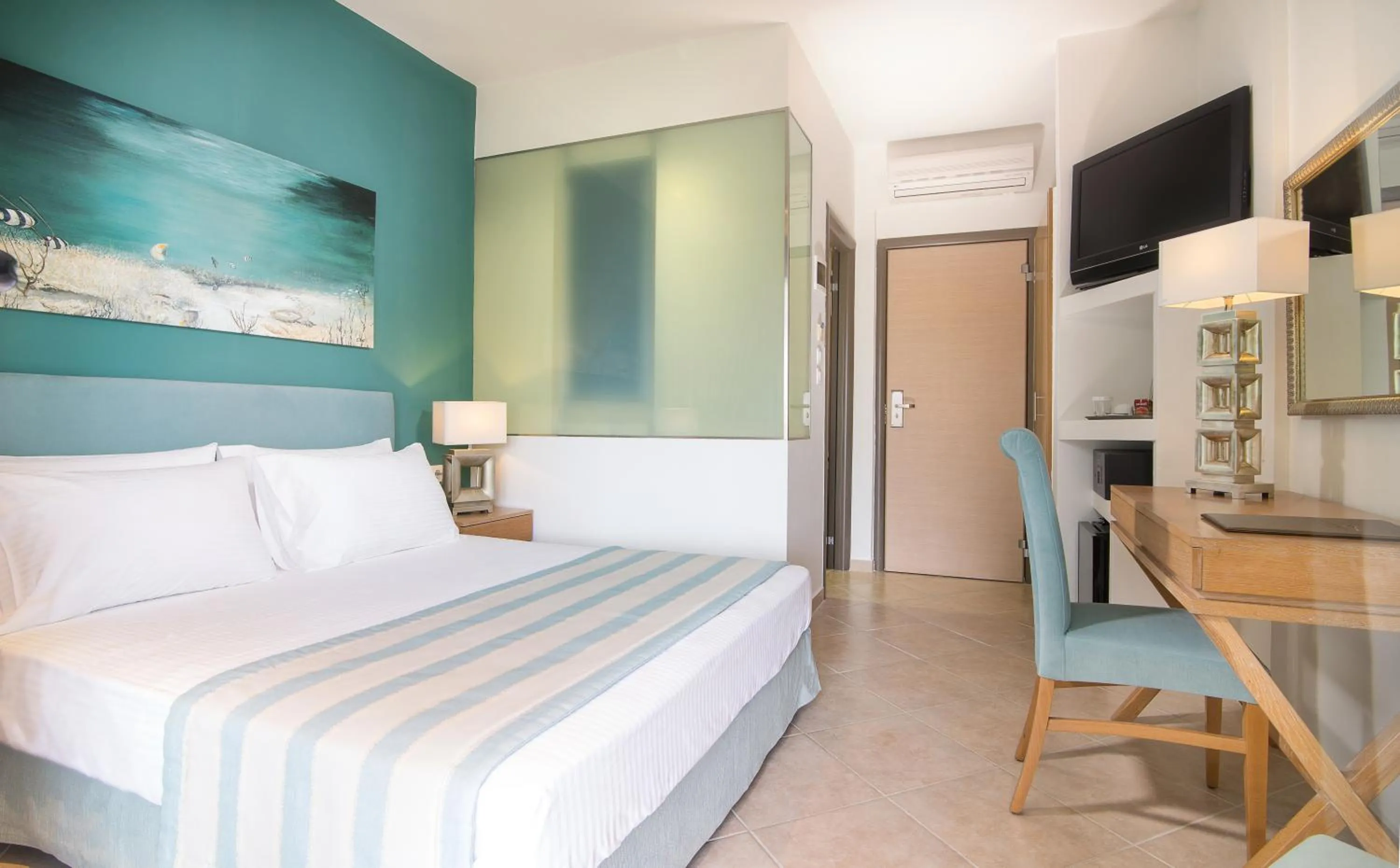 Bed in Flegra Palace