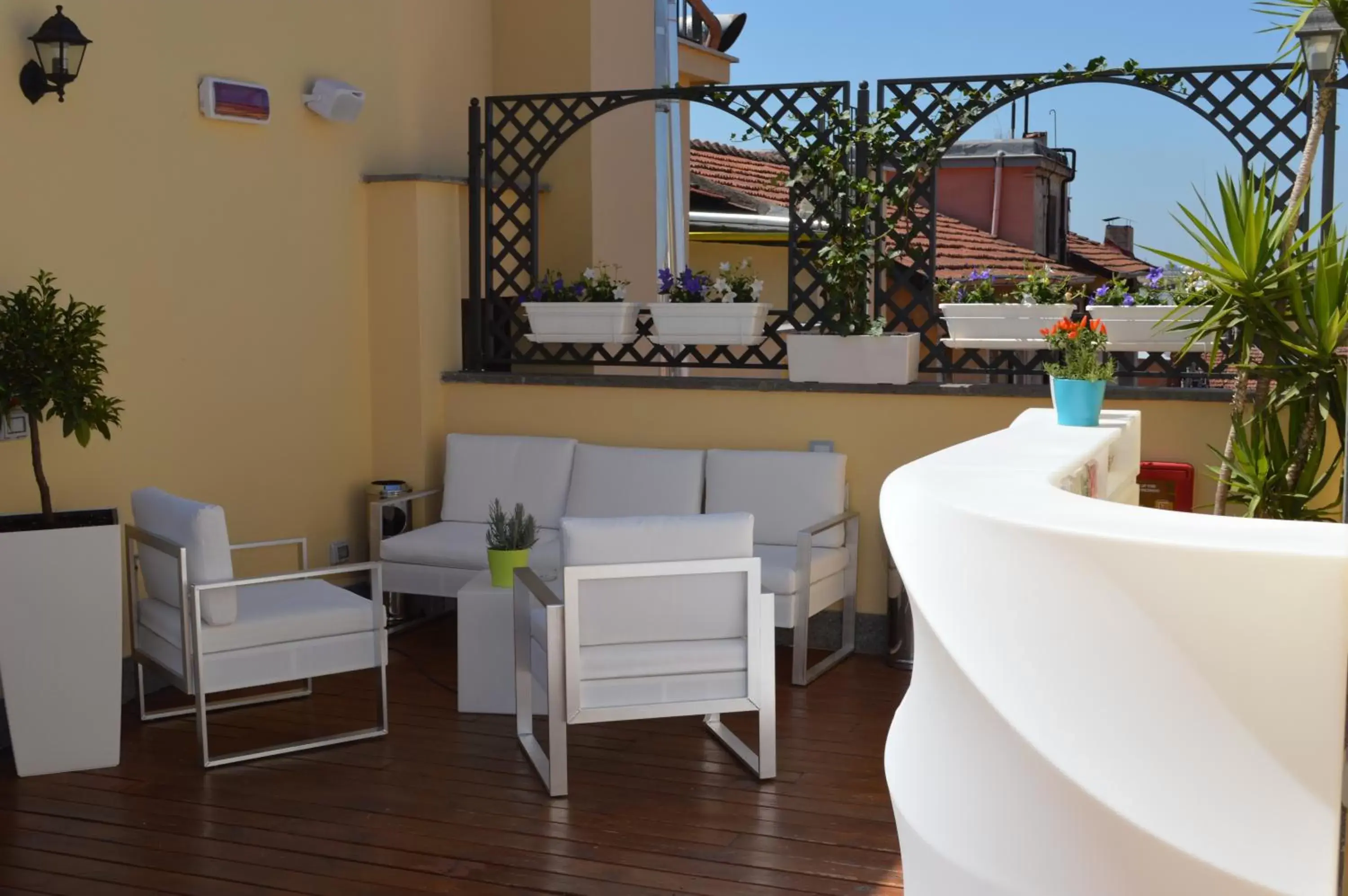 Balcony/Terrace, Lounge/Bar in Hotel Montecarlo