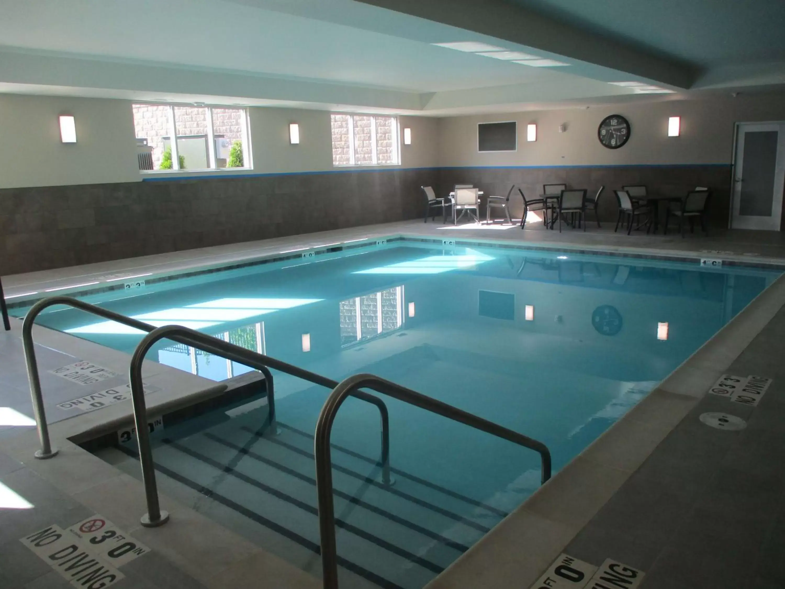 Activities, Swimming Pool in Best Western Plus LaCrescent - LaCrosse