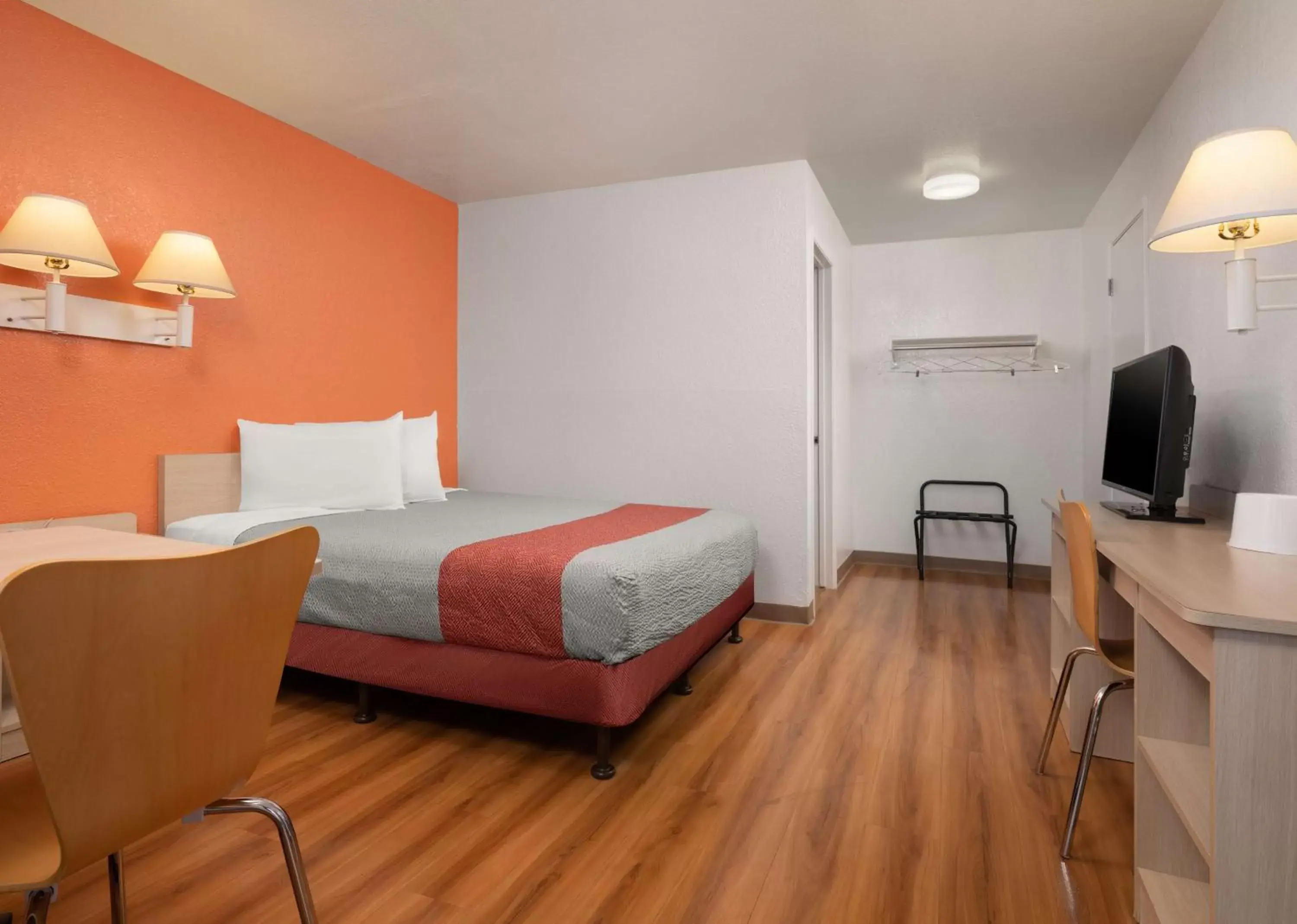Photo of the whole room, Bed in Motel 6-San Luis Obispo, CA - North