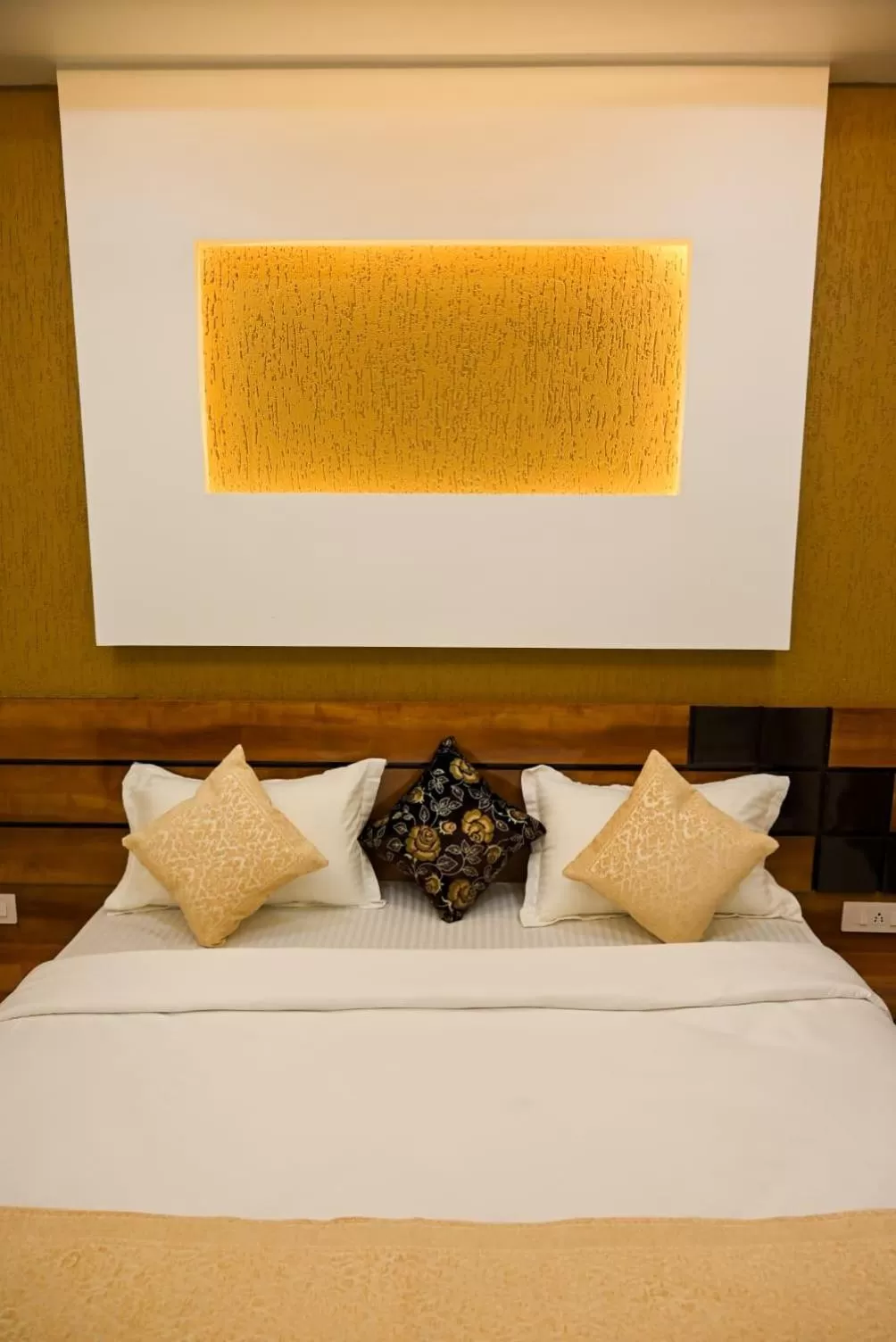 Photo of the whole room, Bed in Hotel Golden Bliss