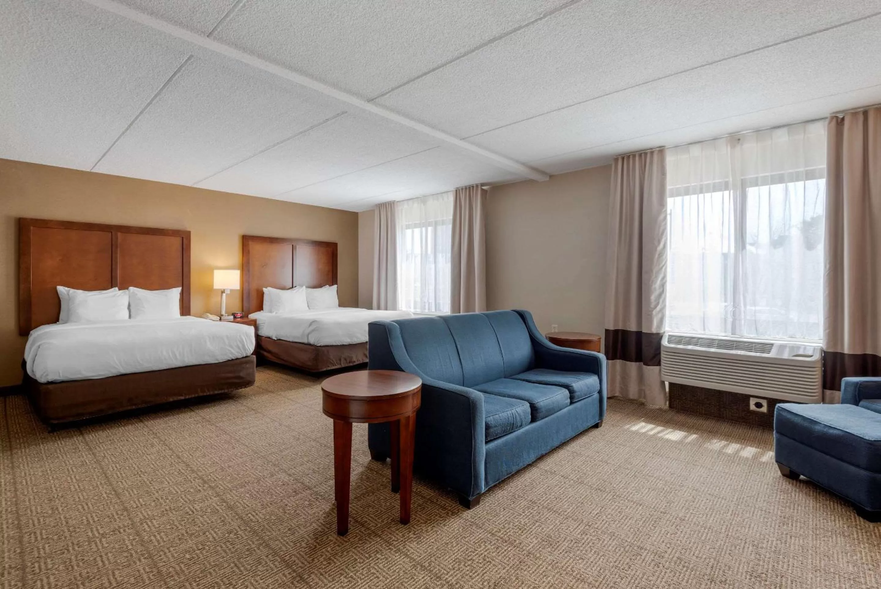 Photo of the whole room, Bed in Comfort Inn The Pointe