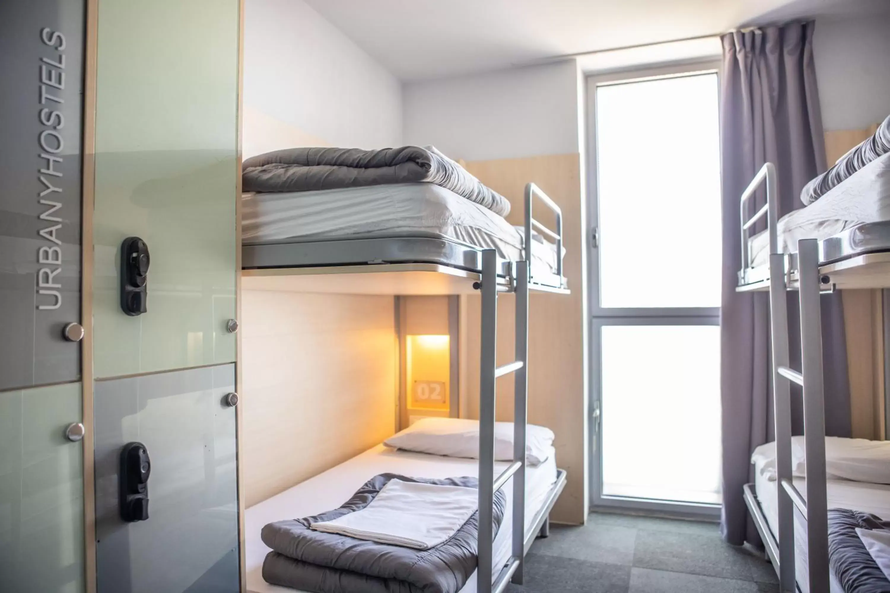 Bedroom, Bunk Bed in Barcelona Urbany Hostel