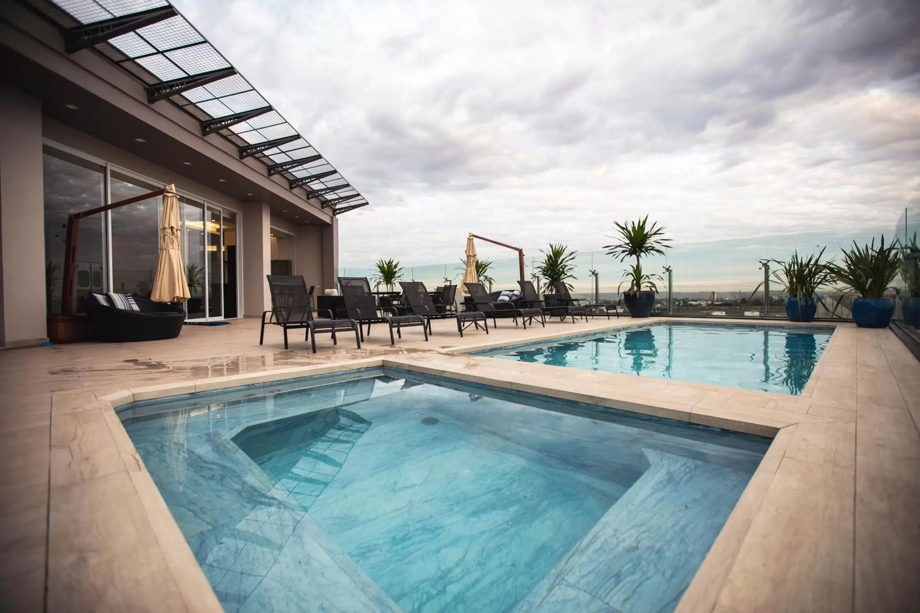 Swimming pool in Transamerica Executive Maringá Swimming pool in Transamerica Executive Maringá