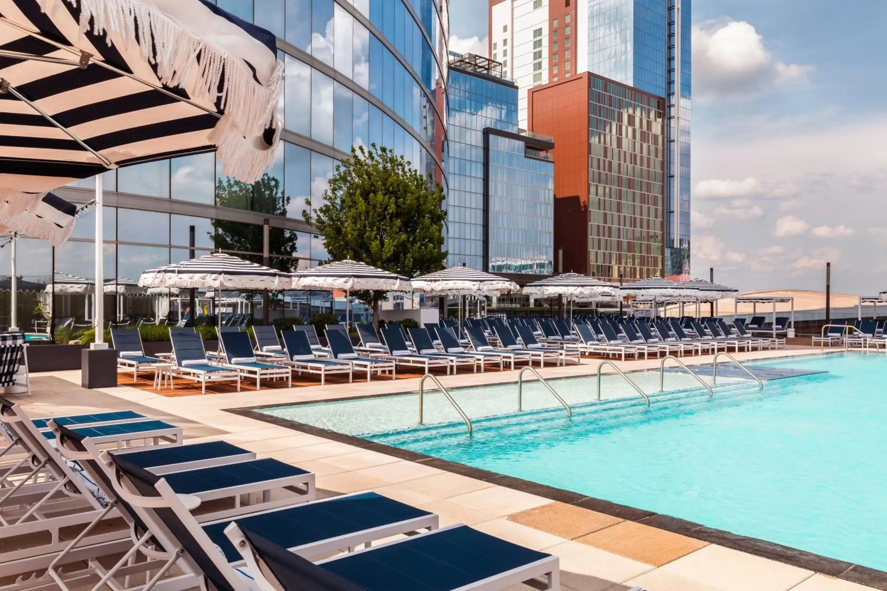 Swimming Pool in JW Marriott Nashville