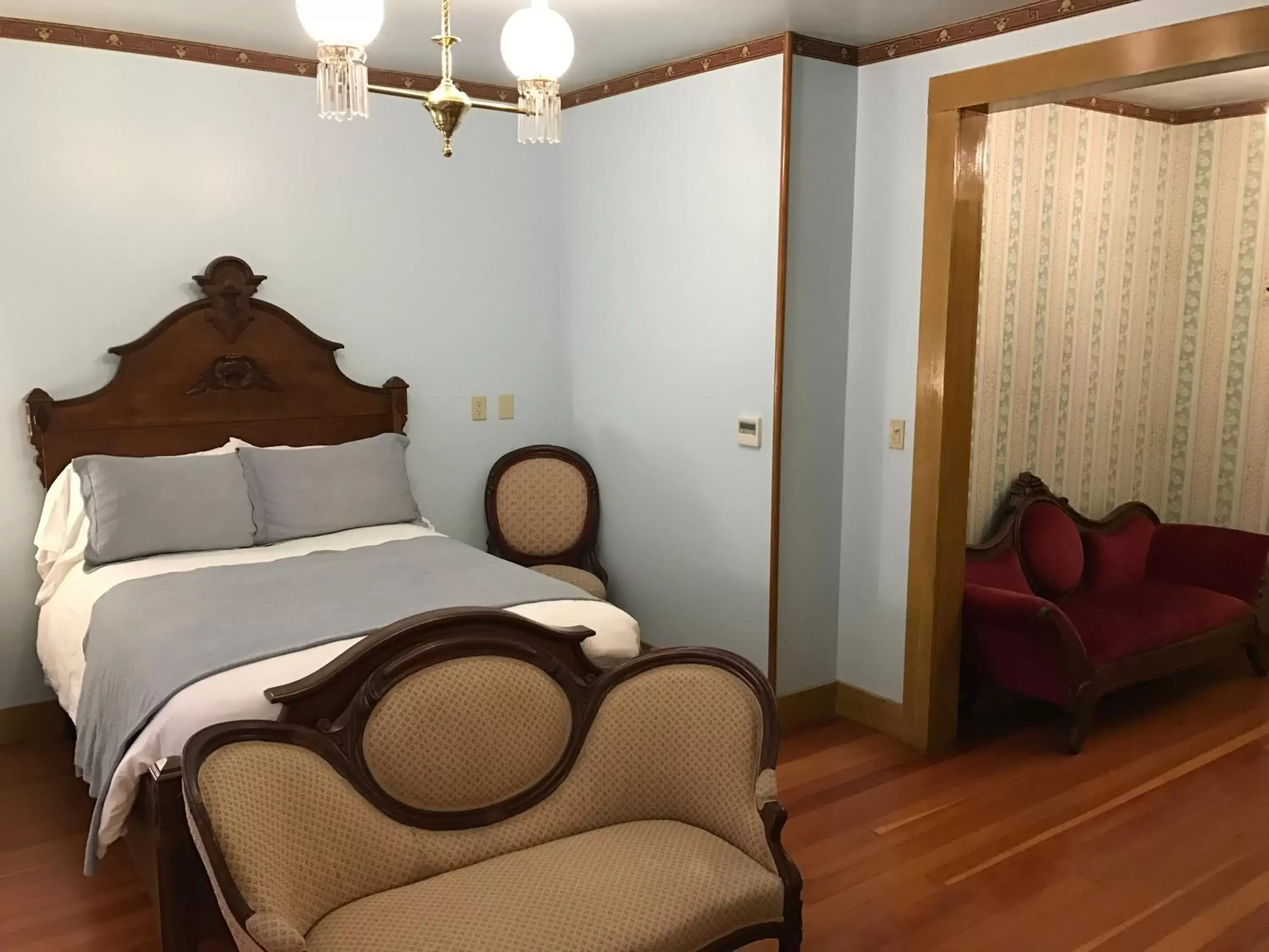 Bedroom, Room Photo in Cosmopolitan Hotel