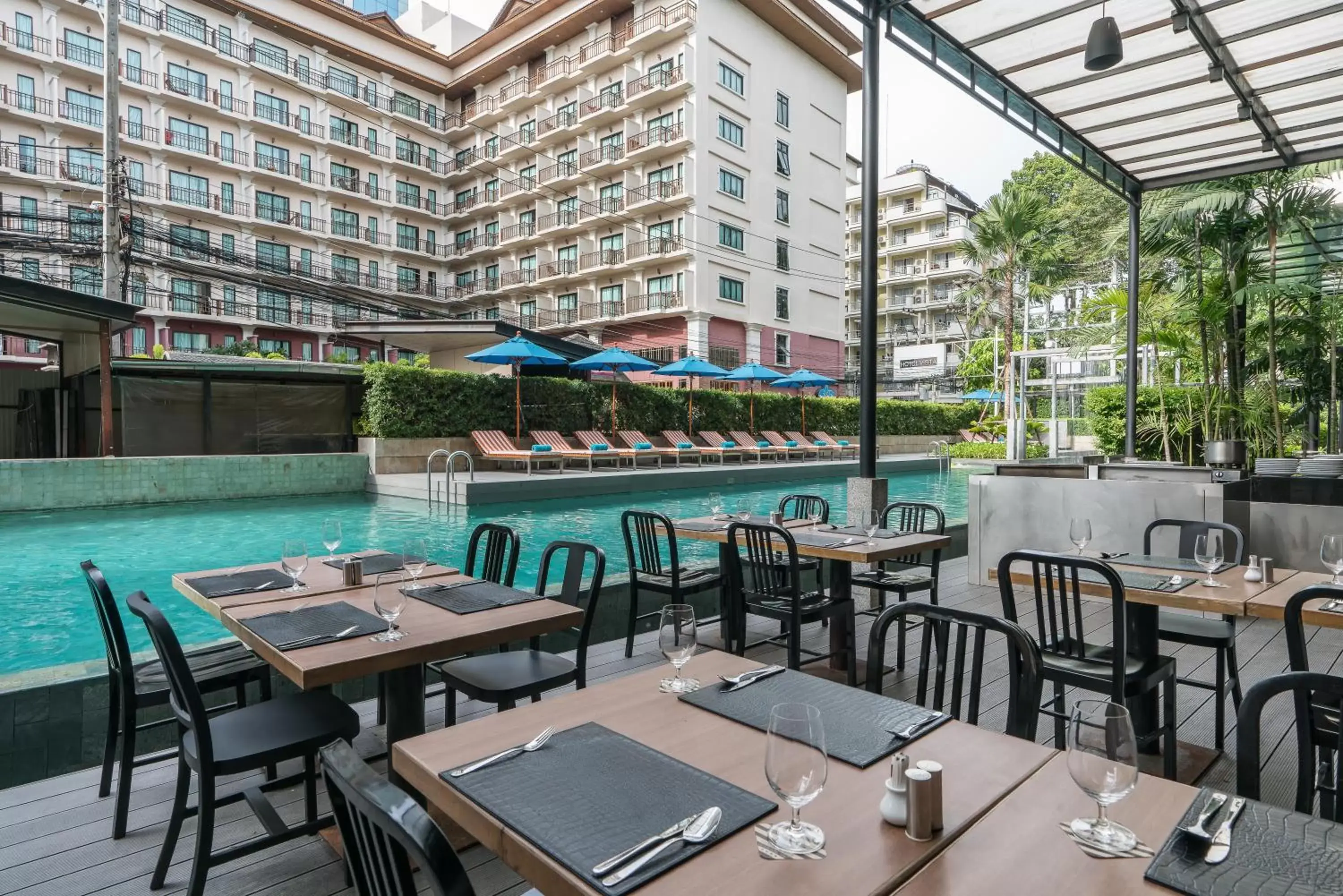 Patio, Restaurant/Places to Eat in Hotel Vista