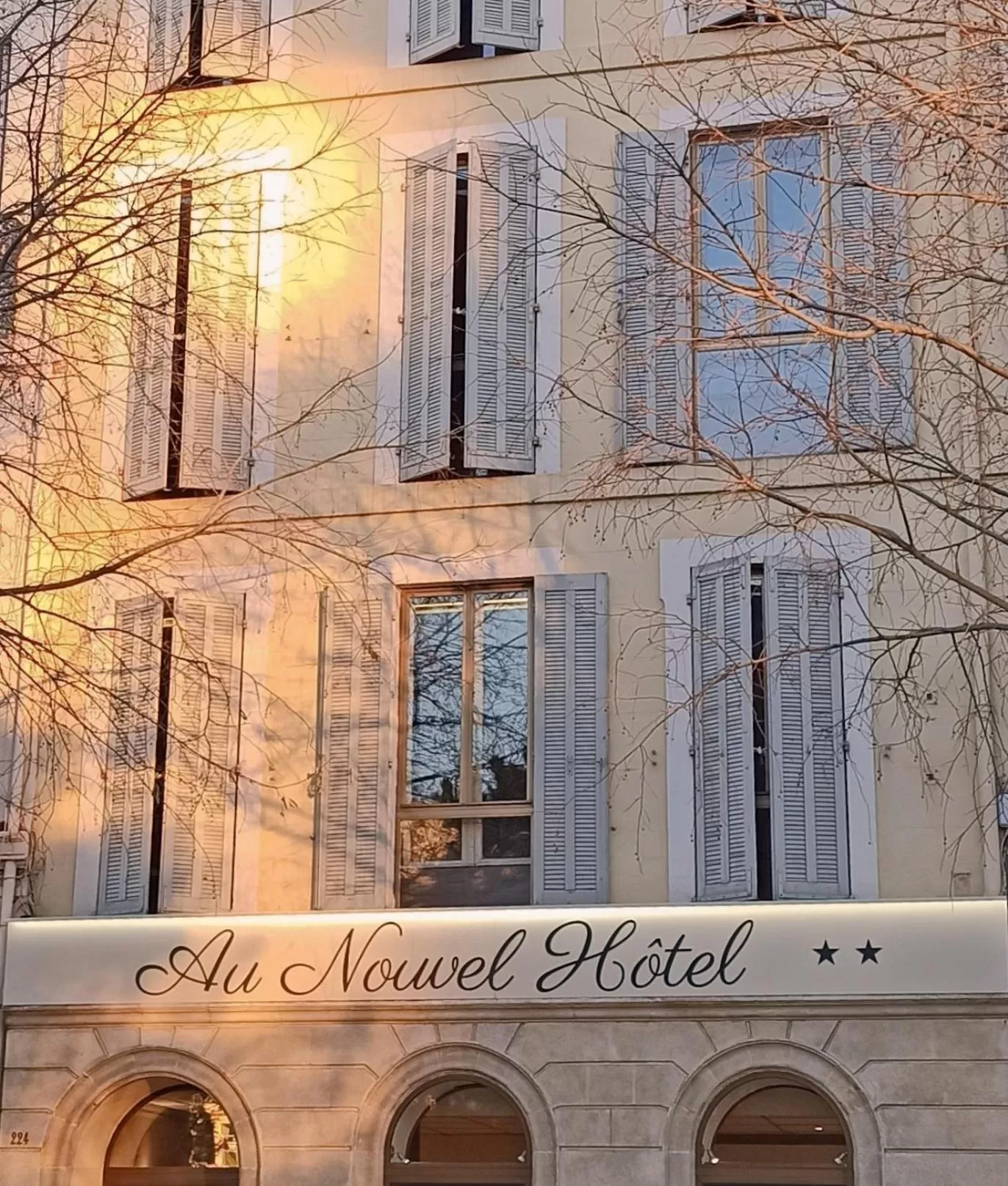 Property building in Au Nouvel Hôtel