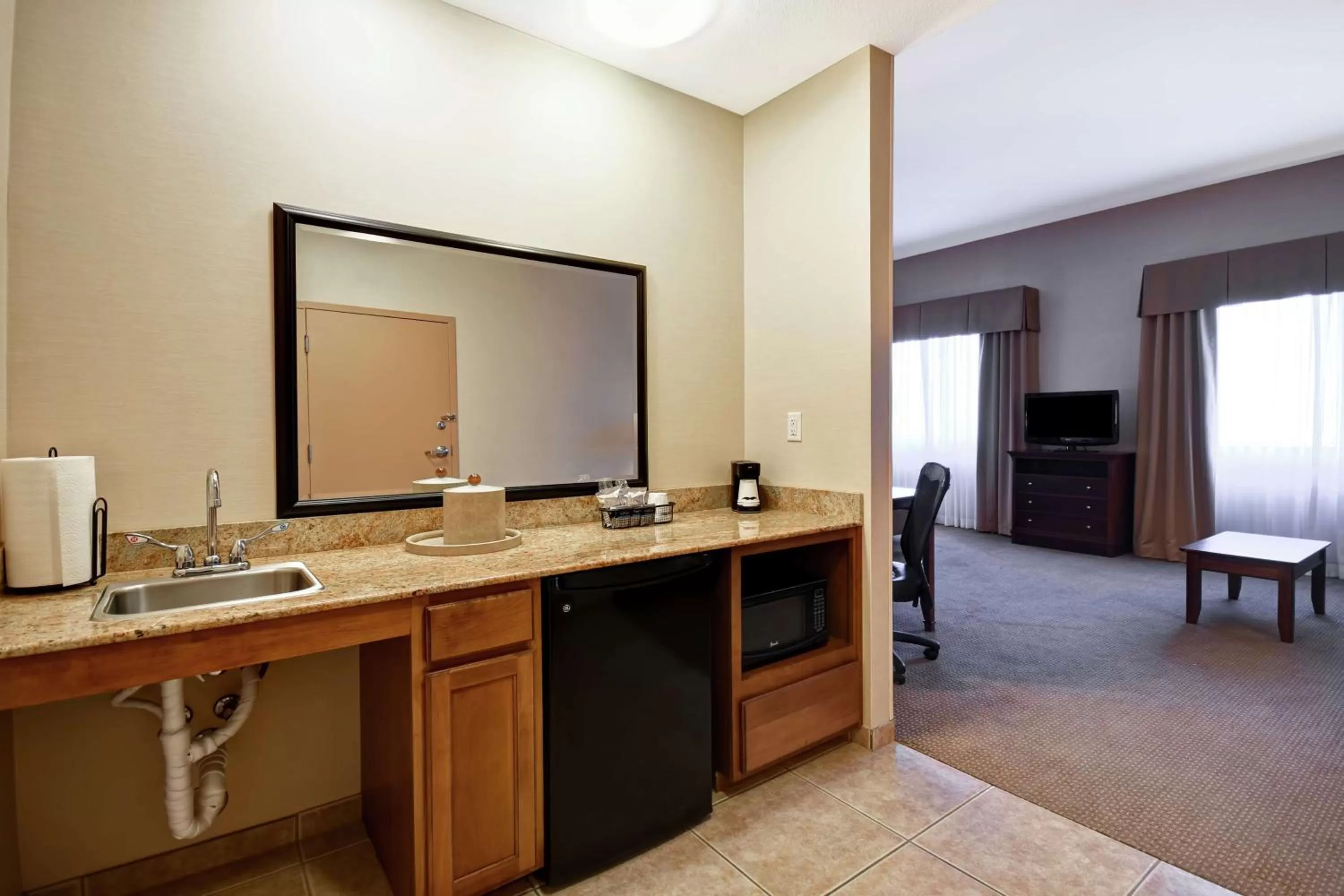 Photo of the whole room in Hampton Inn & Suites Folsom