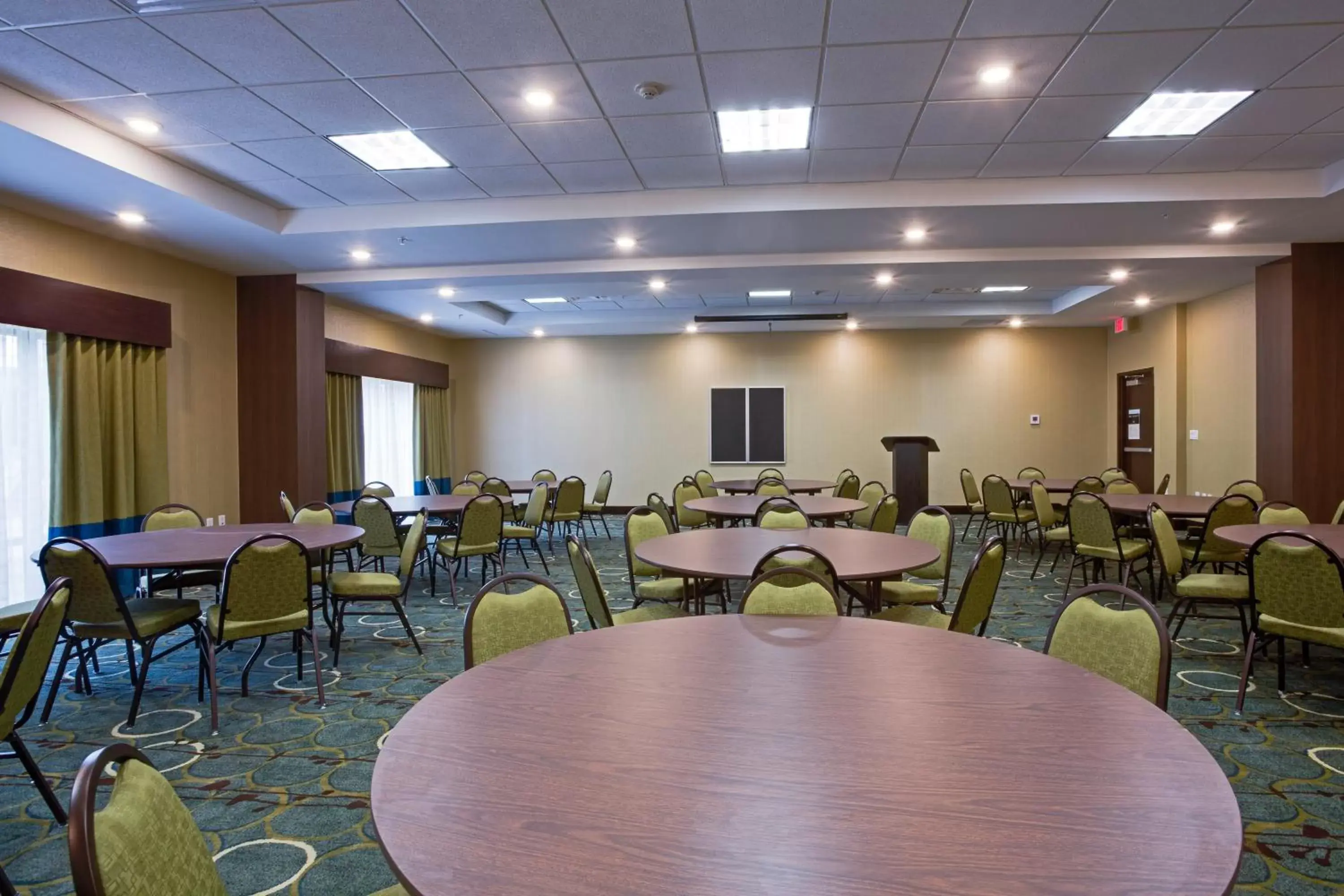Meeting/conference room in Holiday Inn Express Hotel & Suites Orlando East-UCF Area, an IHG Hotel