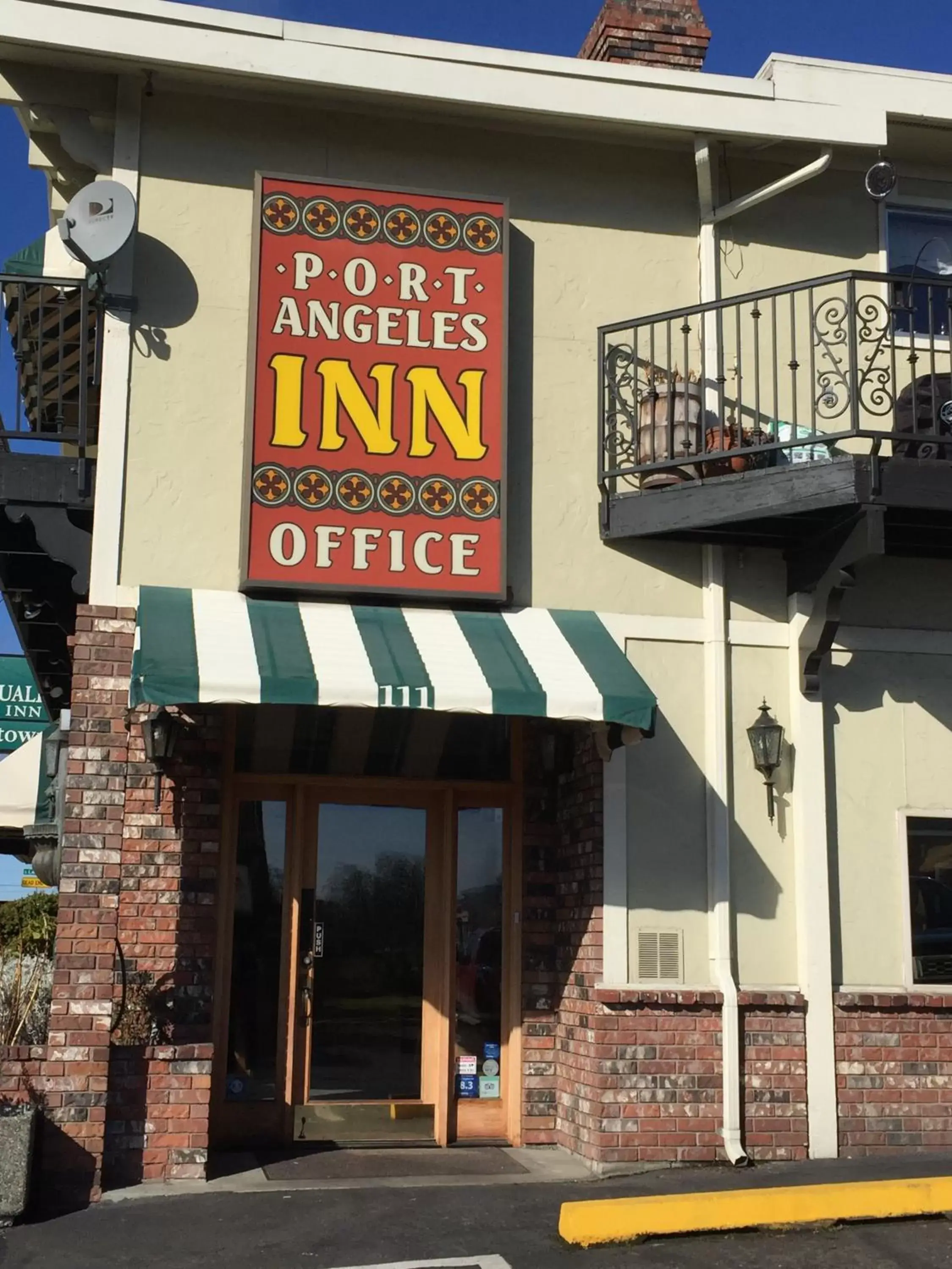 Facade/entrance in Port Angeles Inn