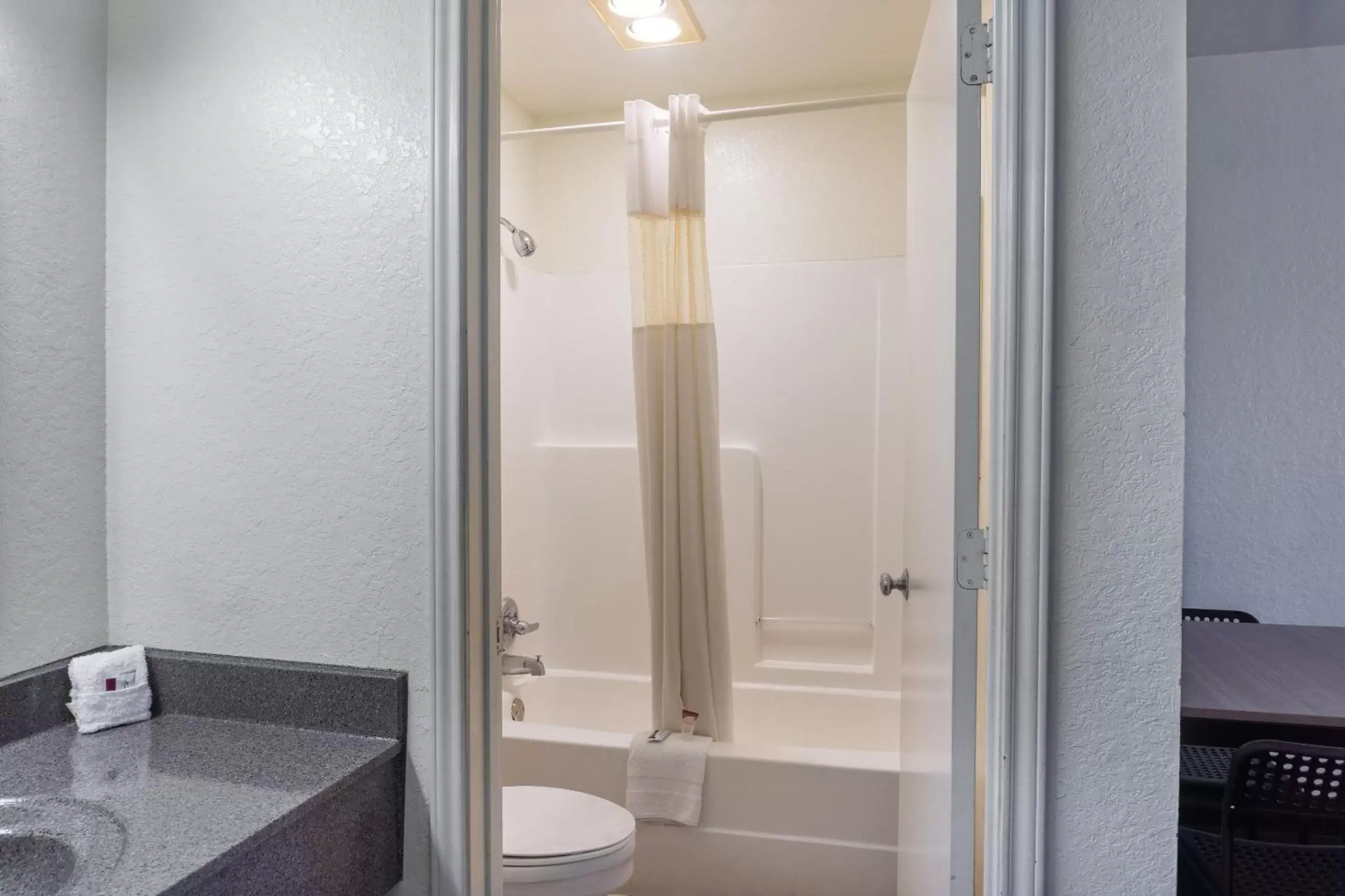 Bathroom in OYO Inn & Suites Medical Center San Antonio