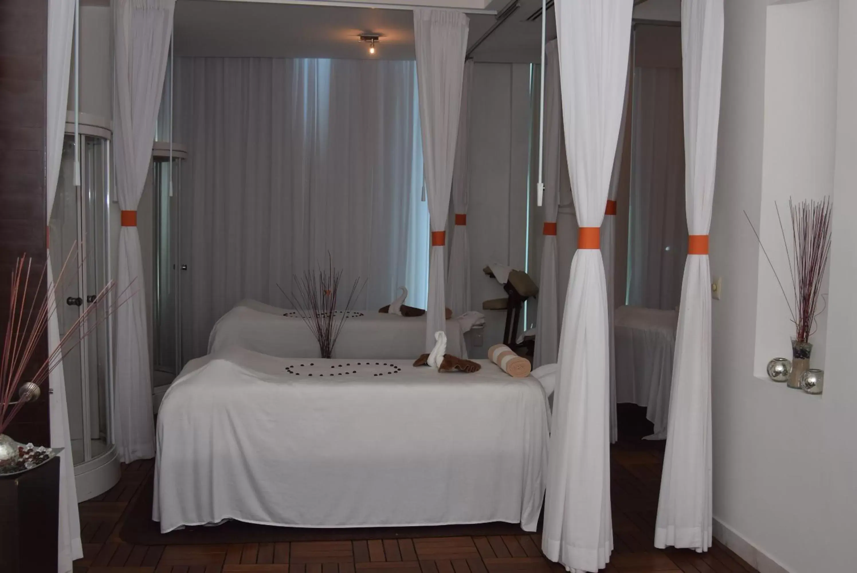 Massage, Bed in Park Royal Beach Mazatlán