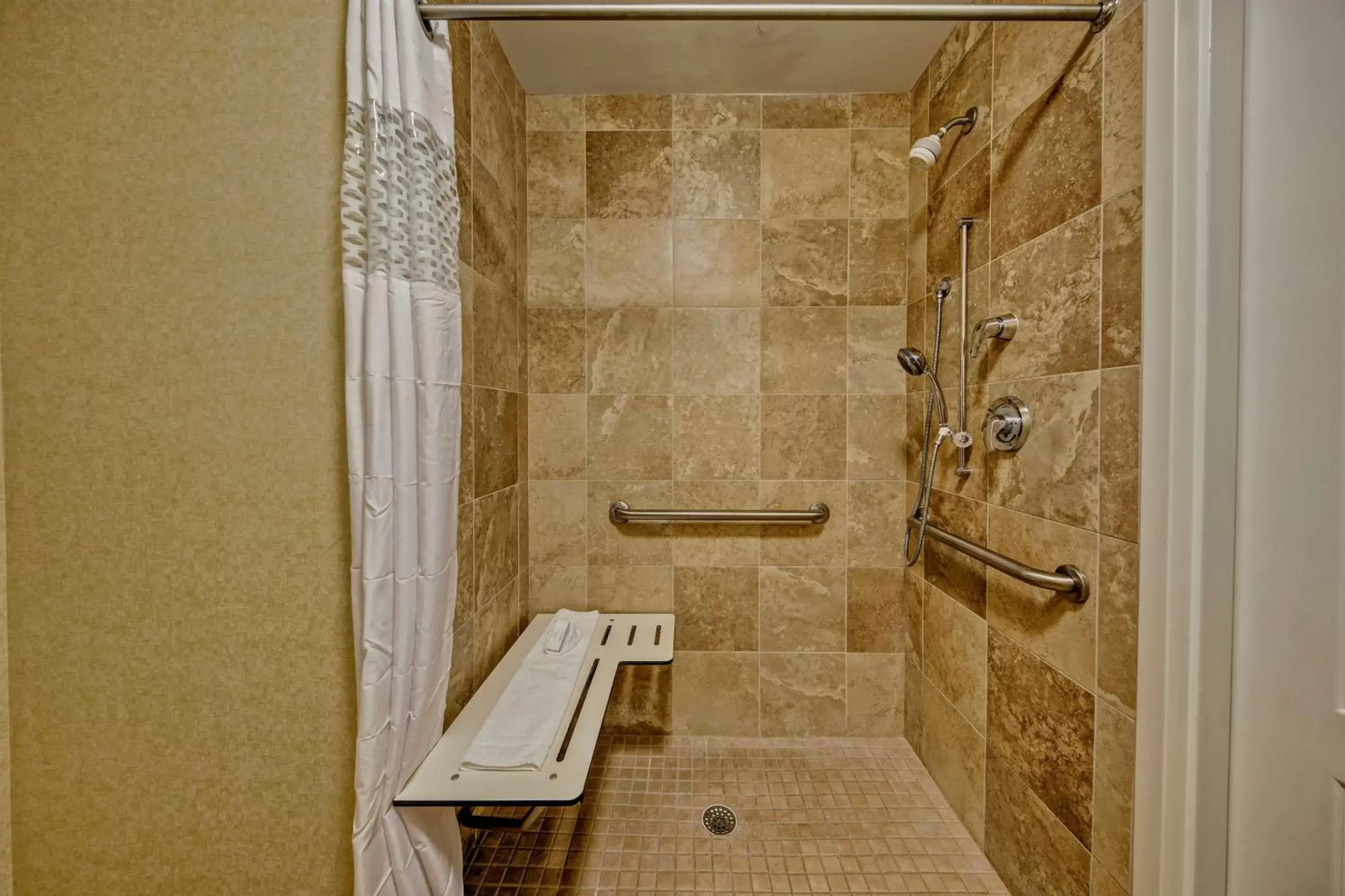 Bathroom in Hampton Inn & Suites Stuart-North