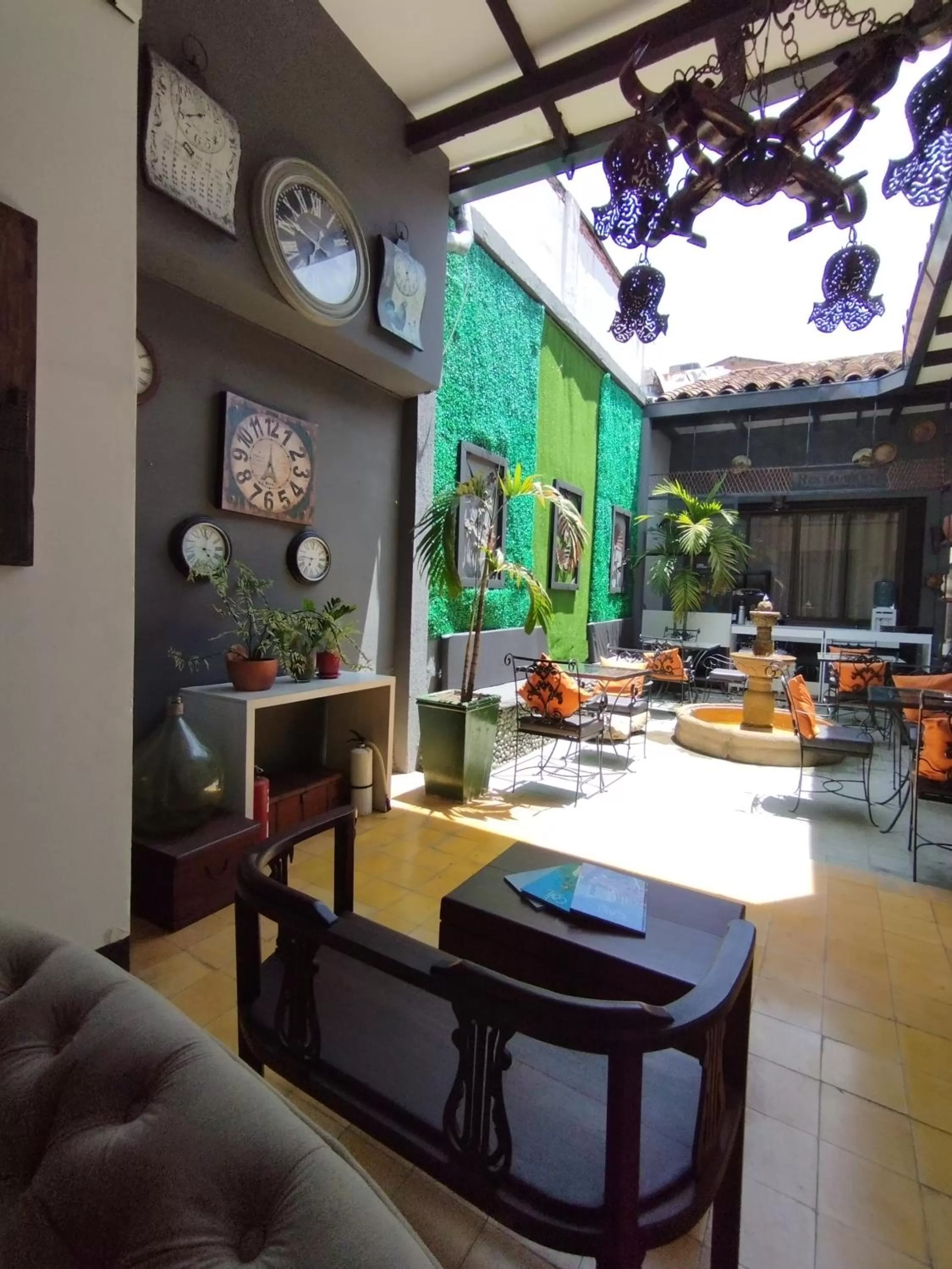 Restaurant/Places to Eat in Boutique Portón De Granada